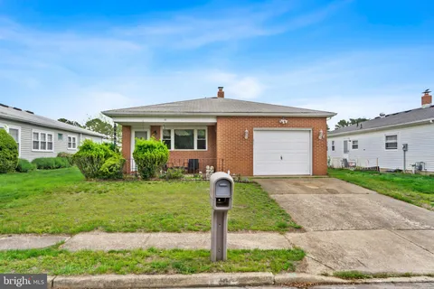 14 Tijuana Court, Toms River, NJ MLS: NJOC2034128