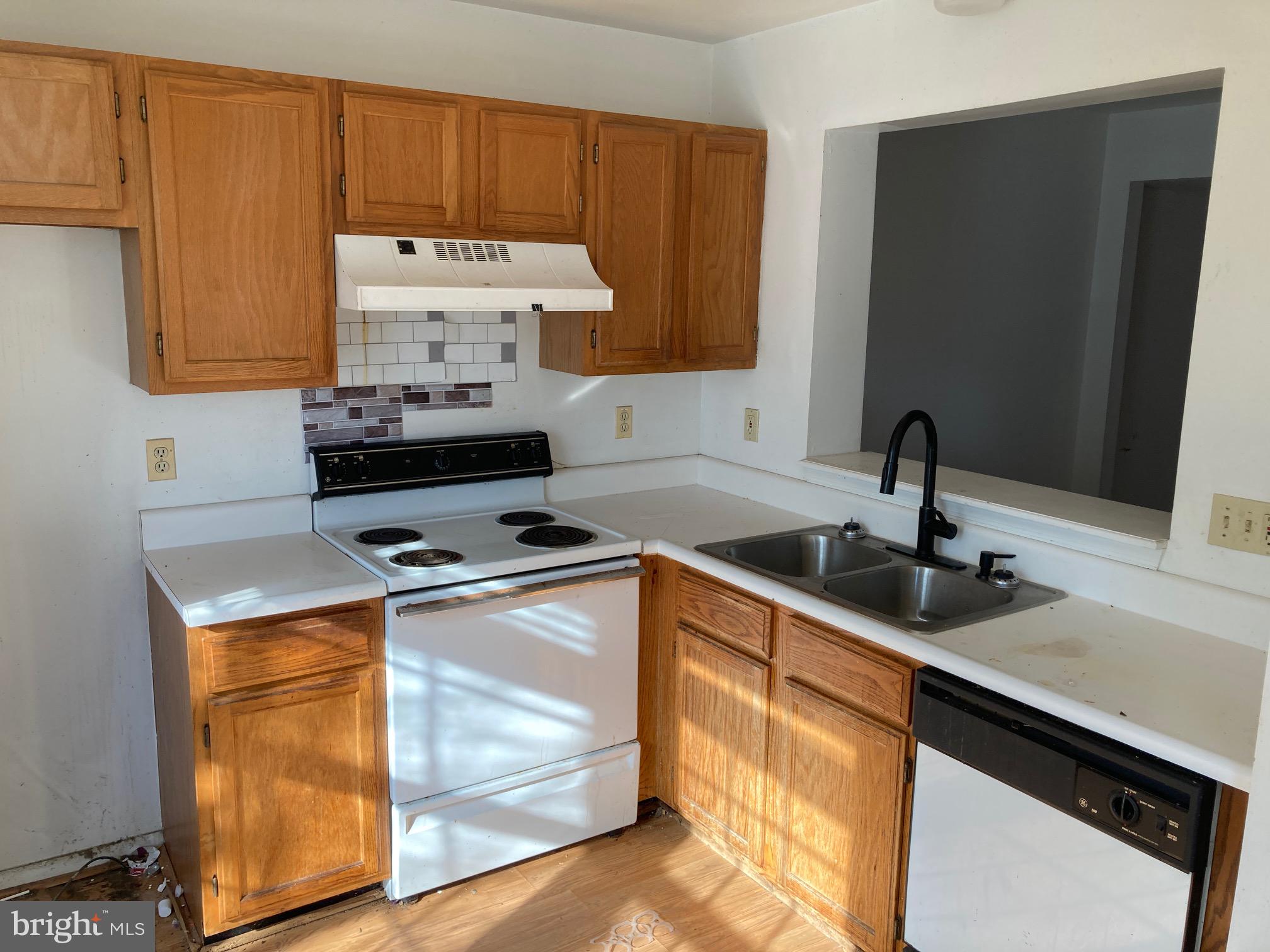 CHASE MANOR - Residential