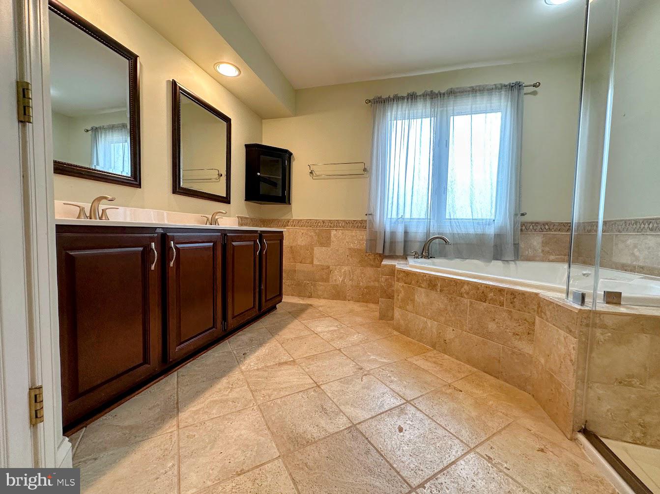 NOTTINGHAM WOODS - Residential