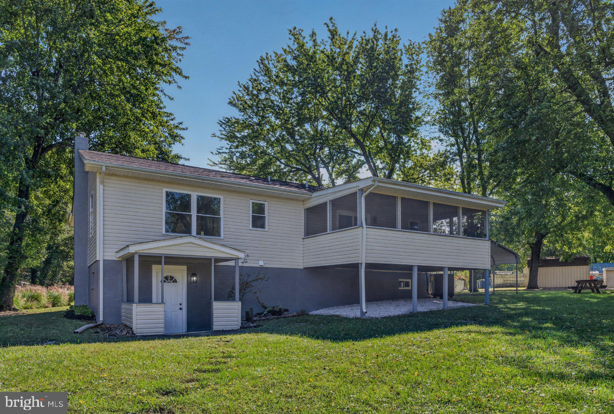 1319 BUCKS LANE