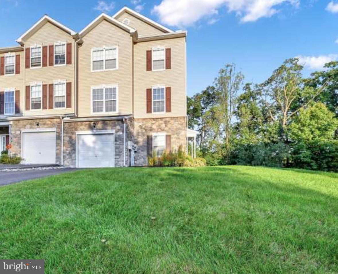 WOODCREST HILLS - Residential