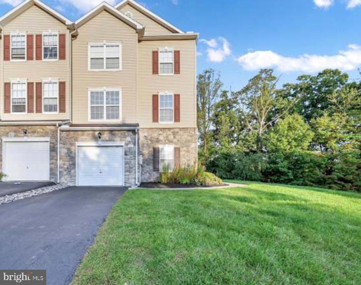 WOODCREST HILLS - Residential