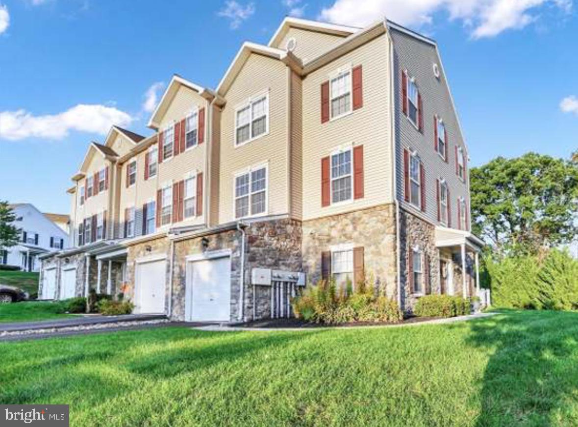 WOODCREST HILLS - Residential