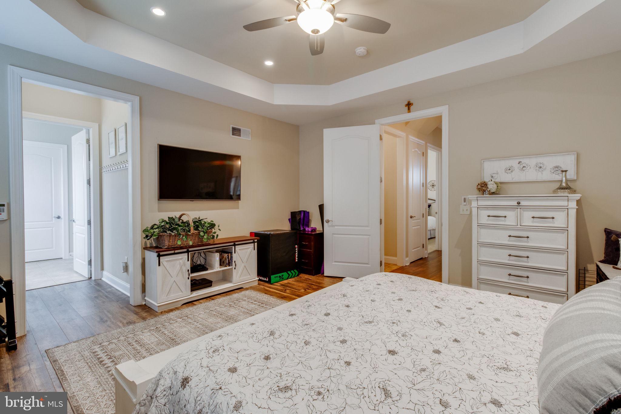 HOME TOWNE SQUARE - Residential