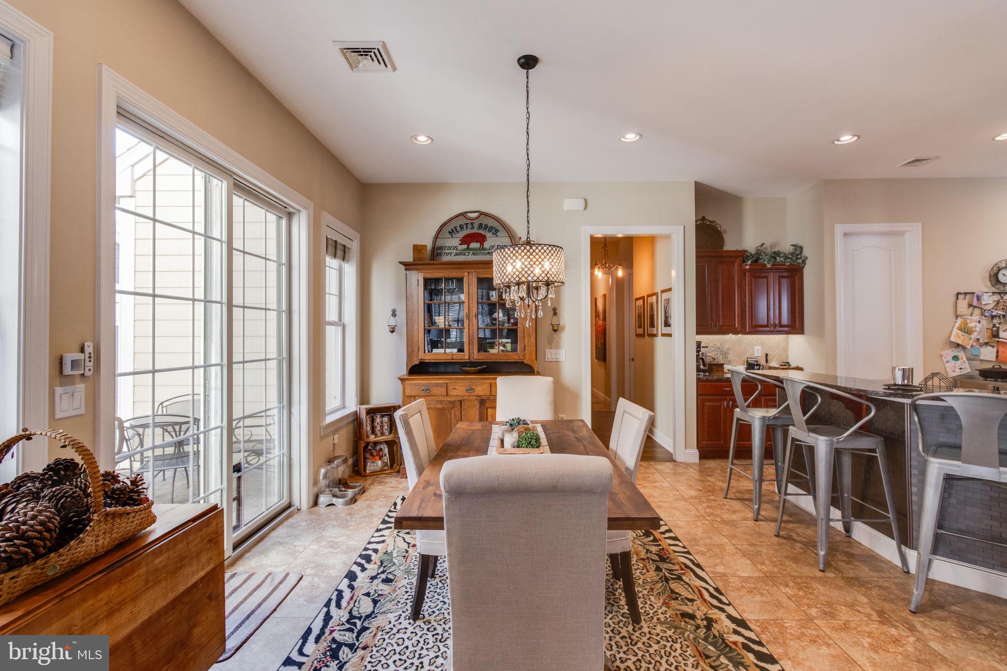 HOME TOWNE SQUARE - Residential