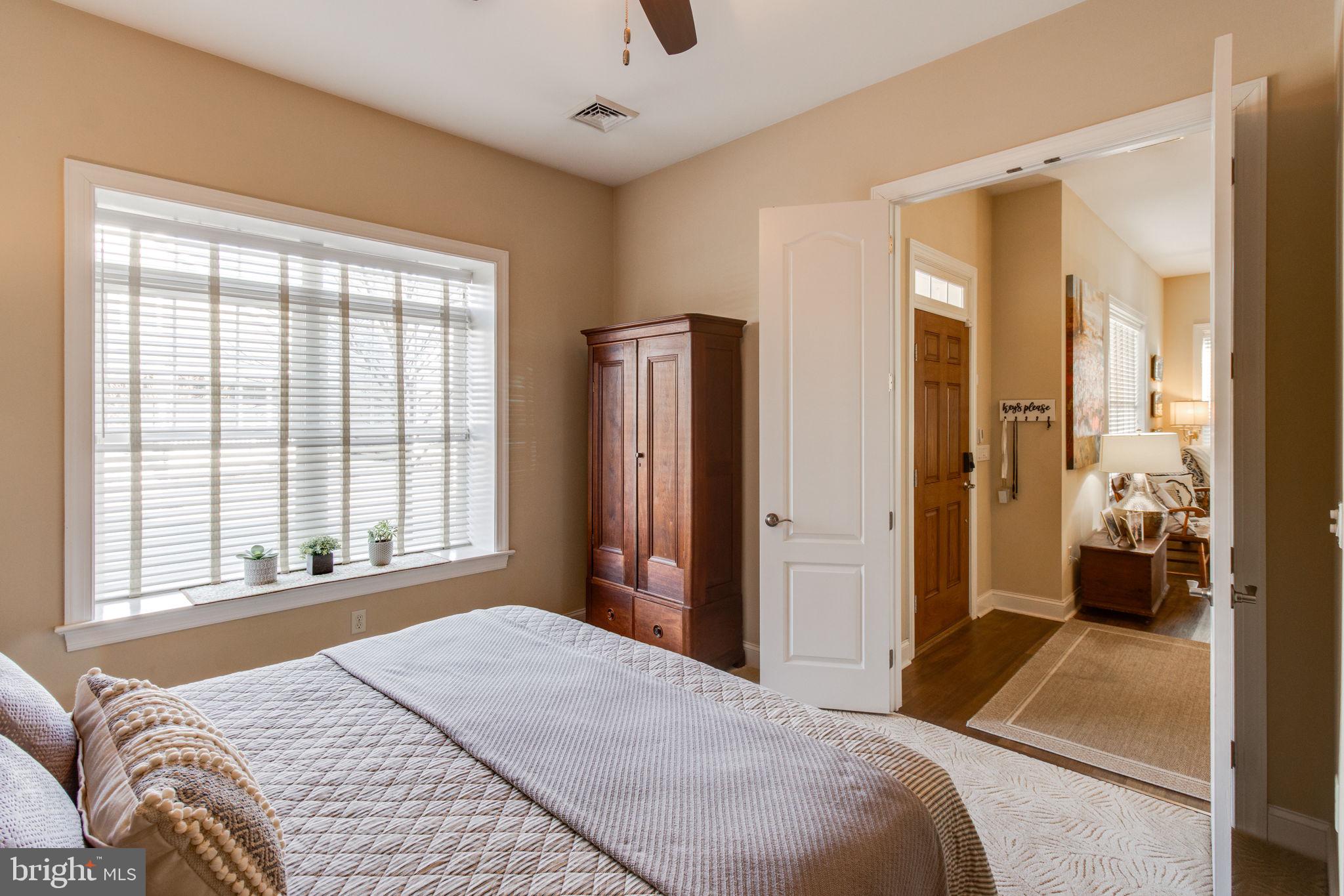 HOME TOWNE SQUARE - Residential