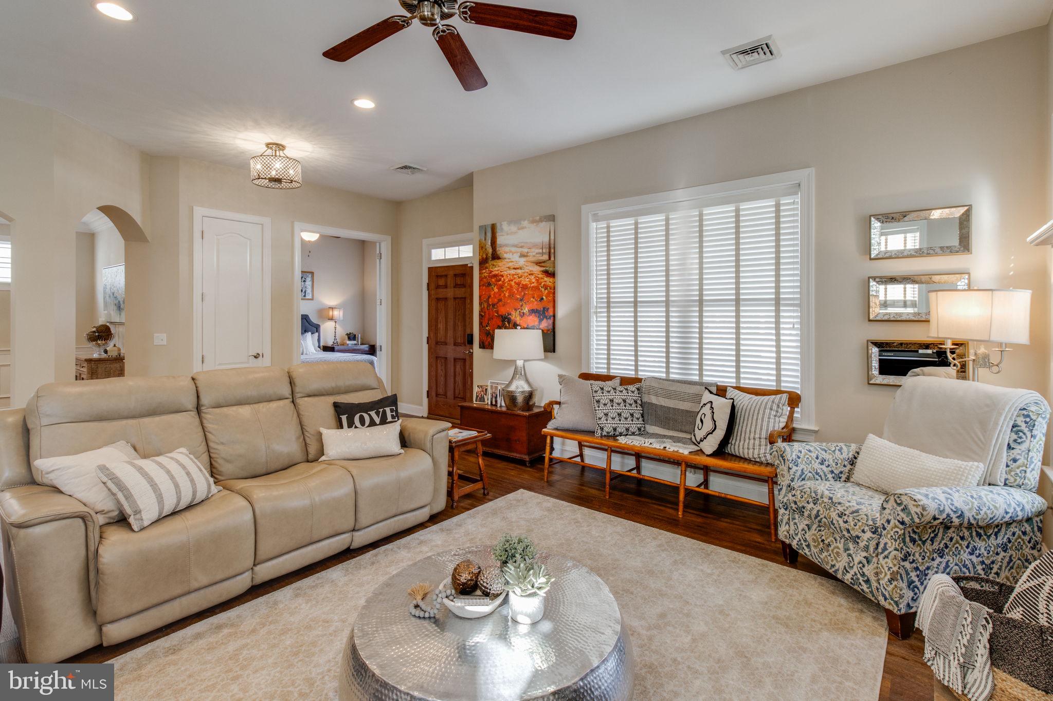 HOME TOWNE SQUARE - Residential