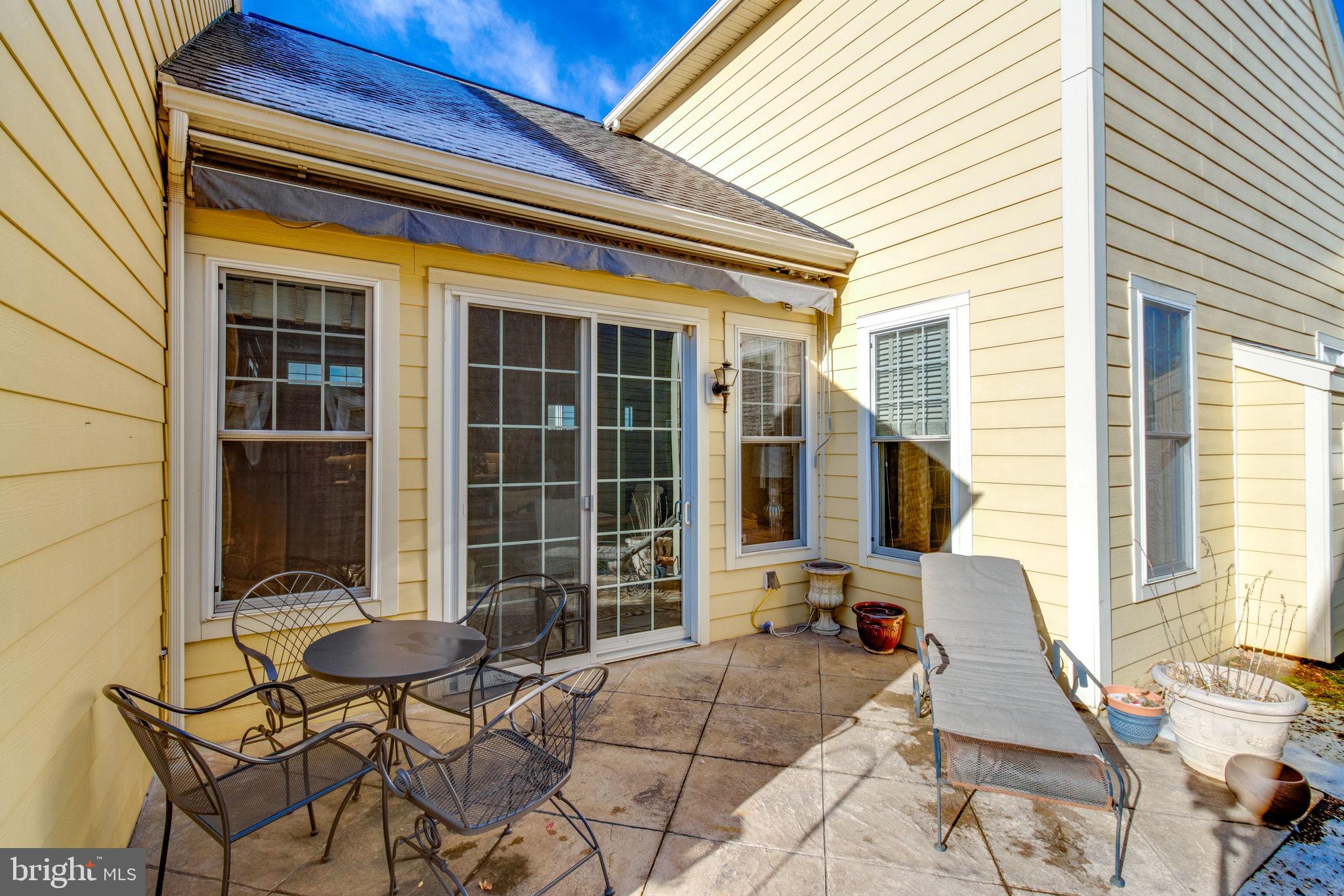 HOME TOWNE SQUARE - Residential