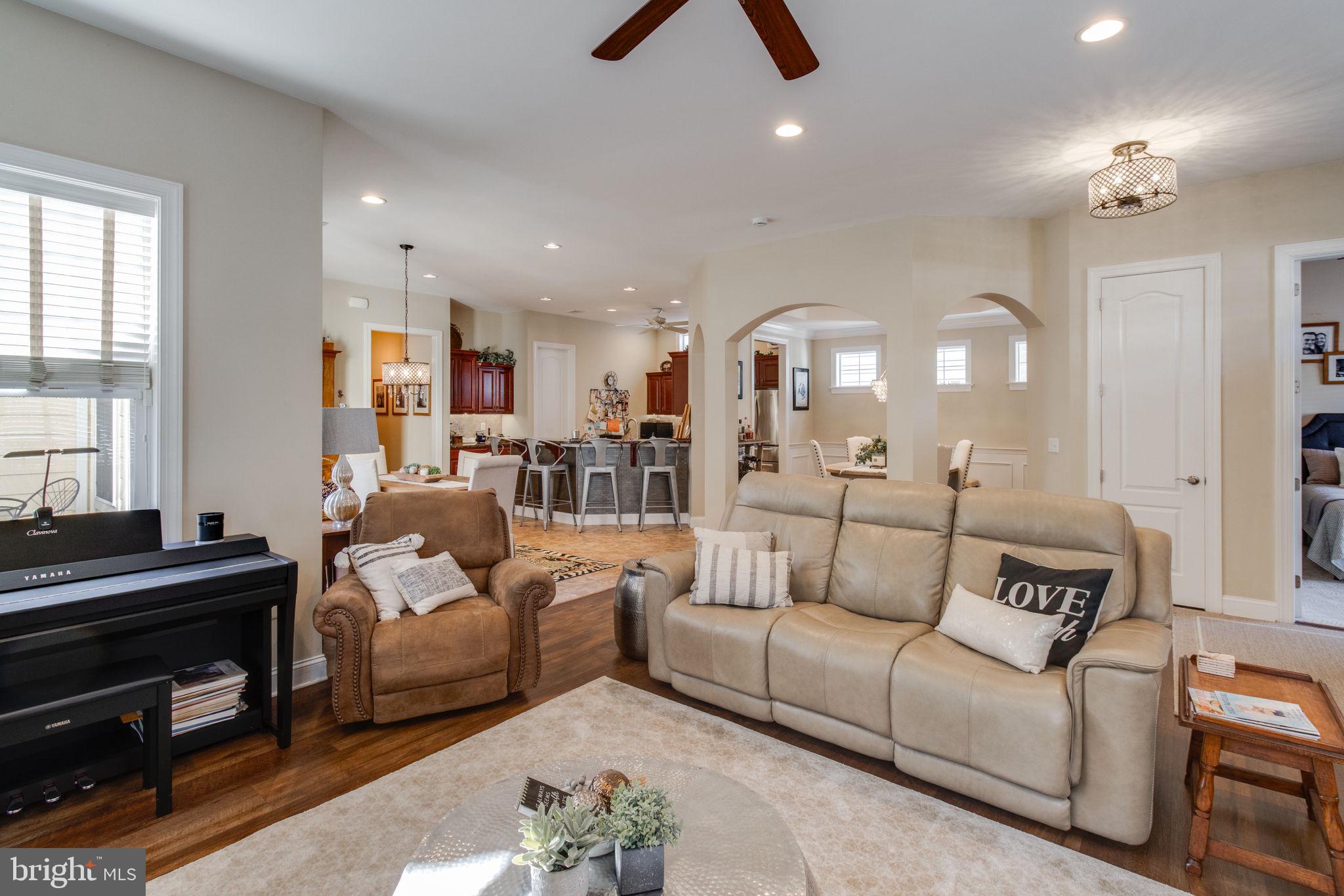 HOME TOWNE SQUARE - Residential