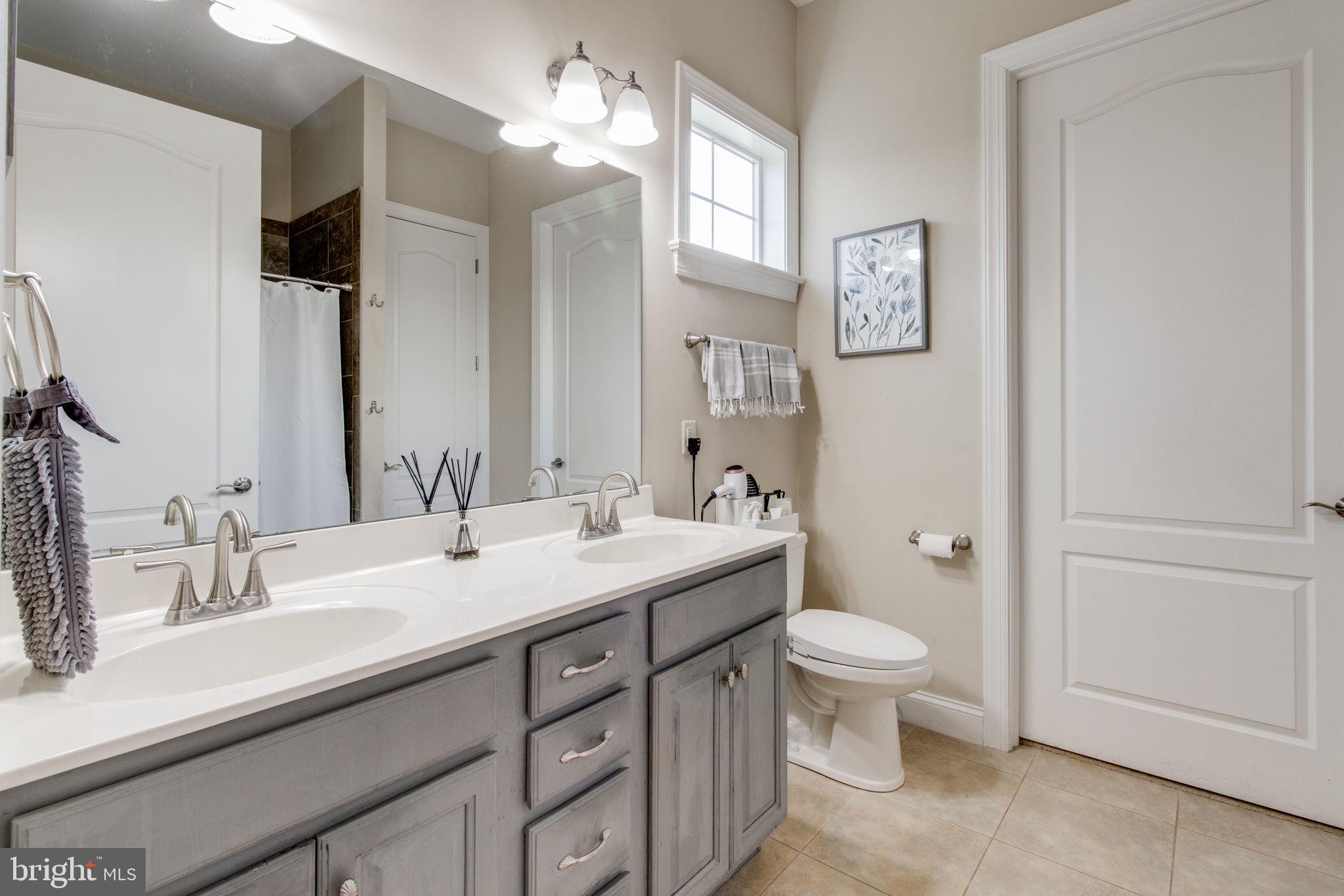 HOME TOWNE SQUARE - Residential