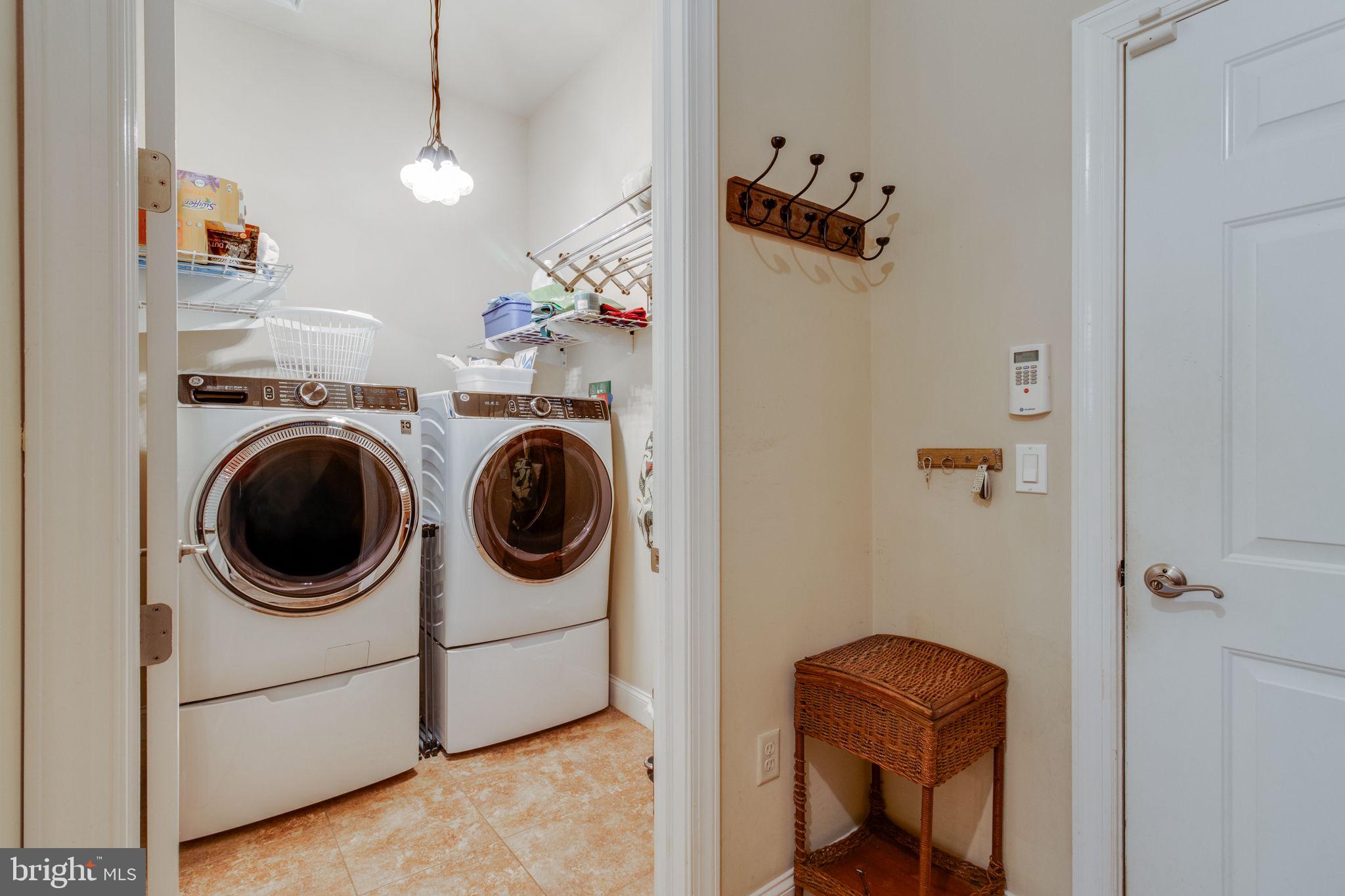 HOME TOWNE SQUARE - Residential