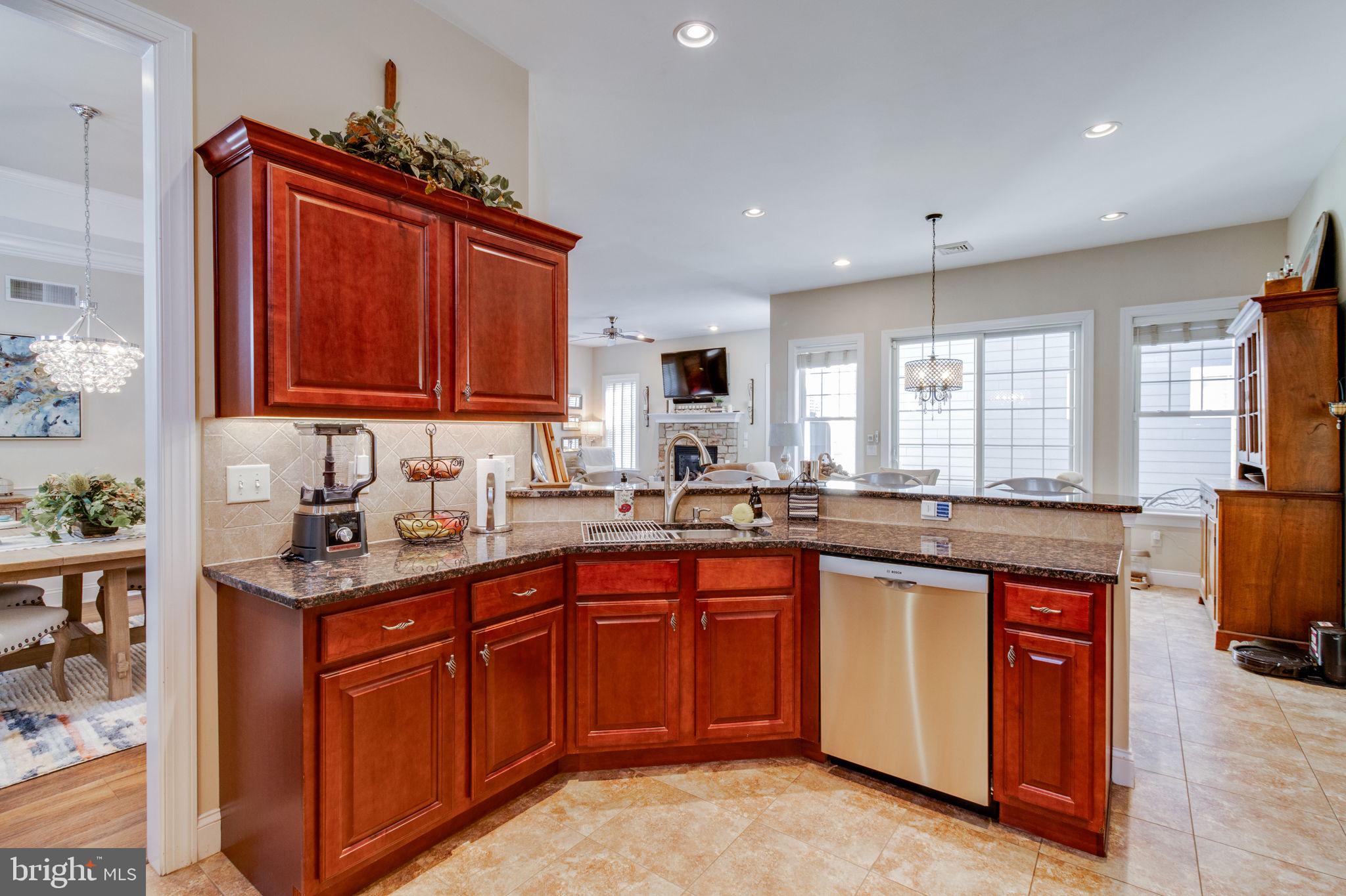 HOME TOWNE SQUARE - Residential