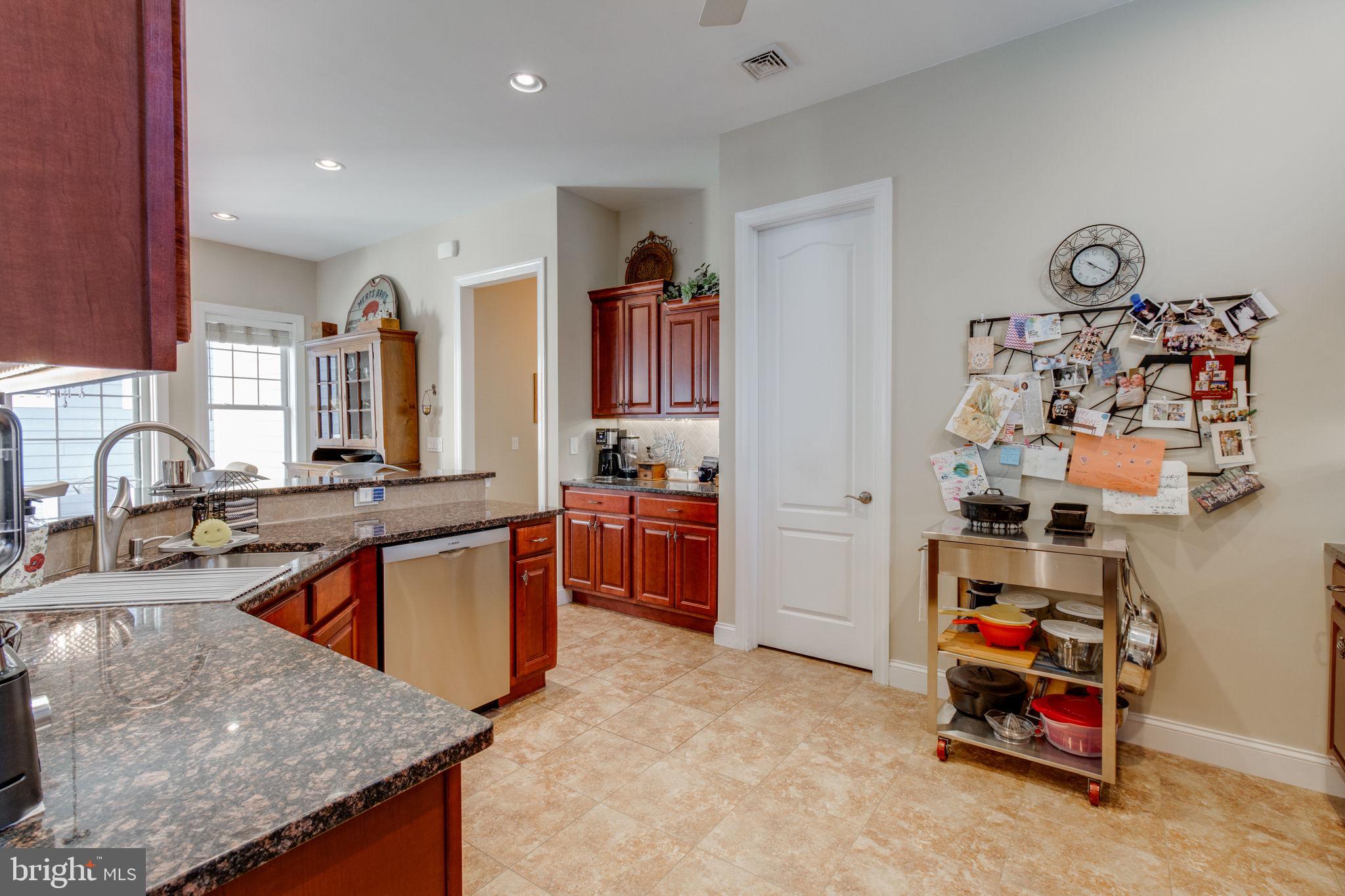 HOME TOWNE SQUARE - Residential