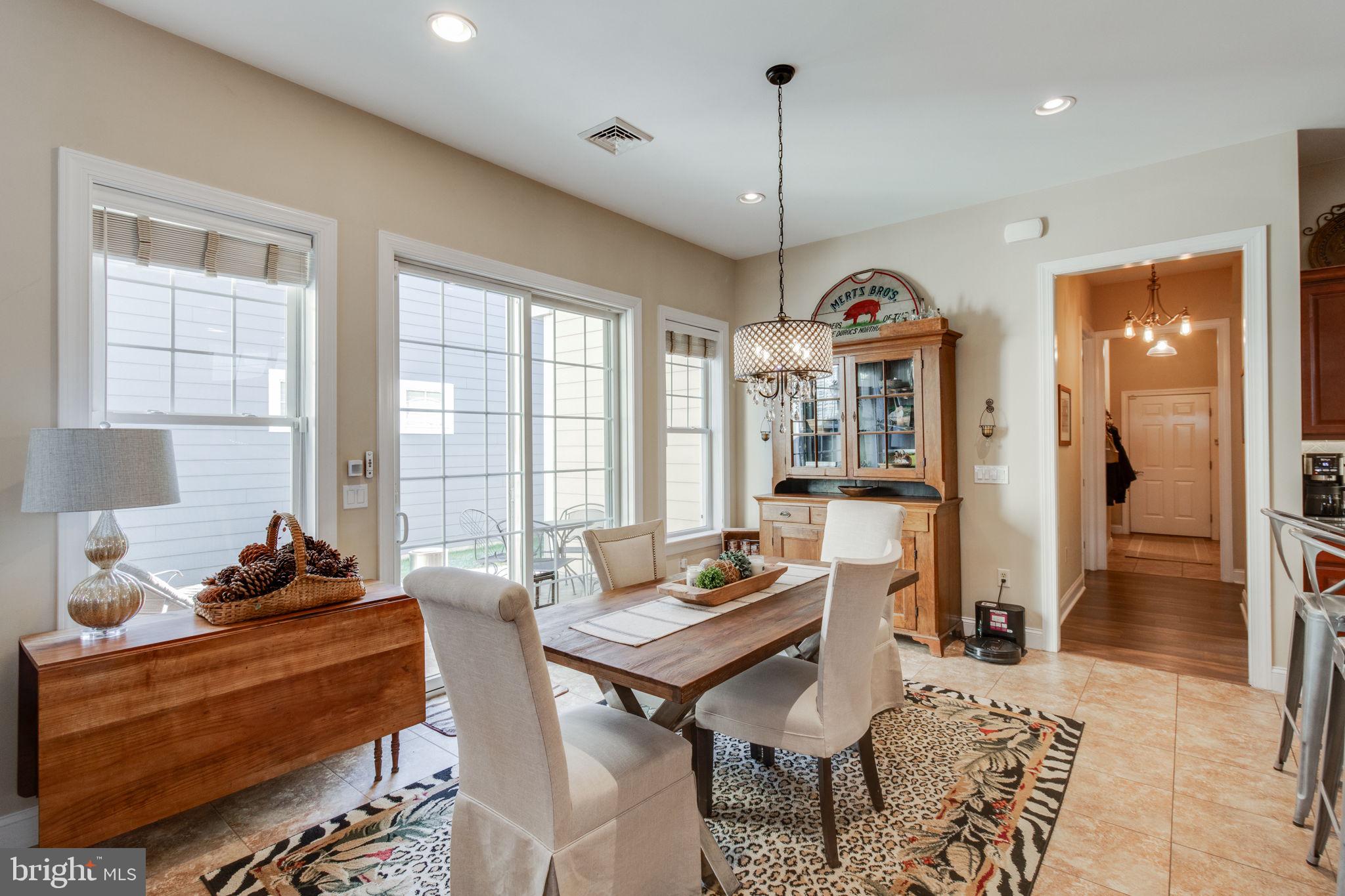 HOME TOWNE SQUARE - Residential