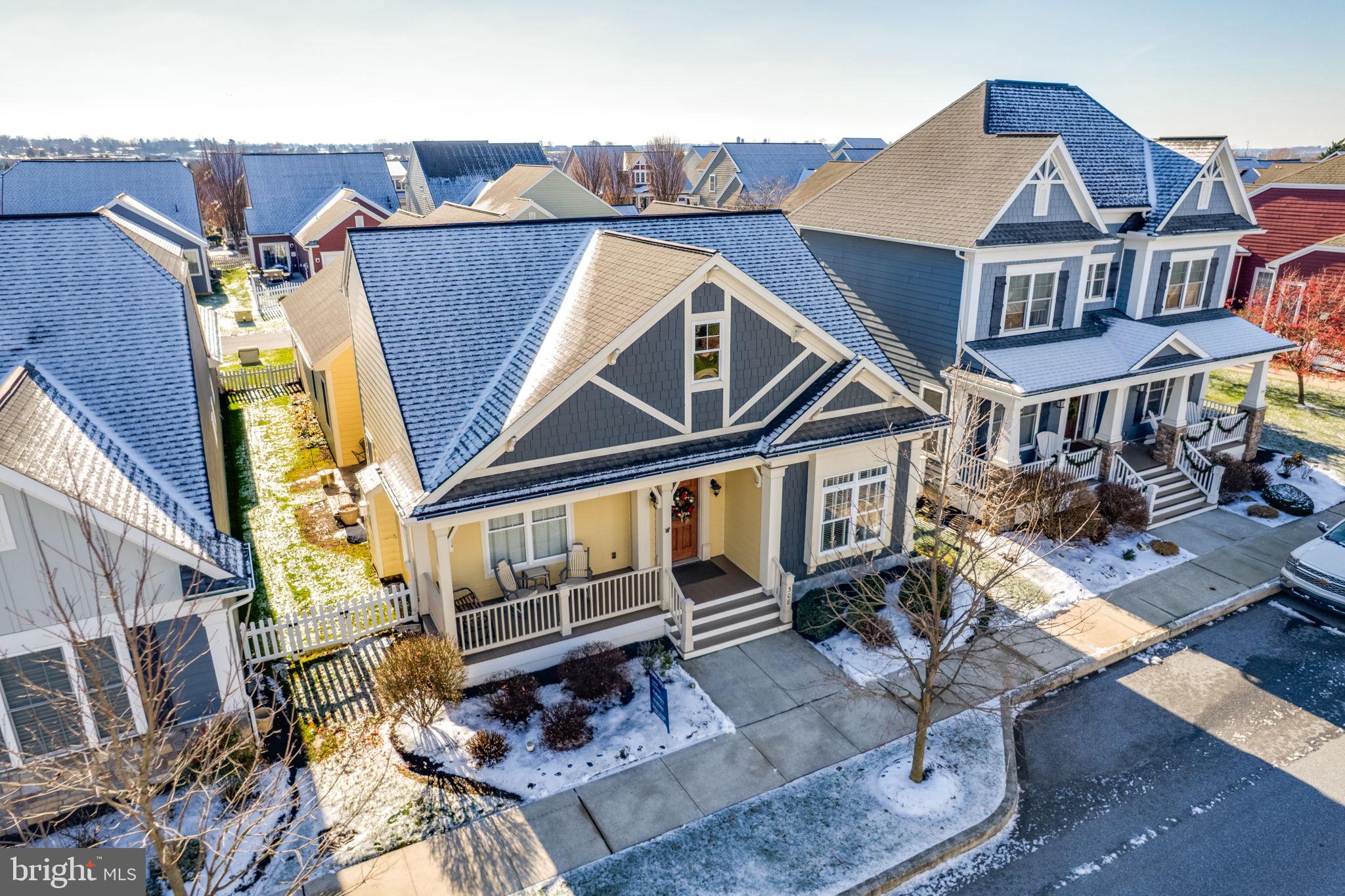 HOME TOWNE SQUARE - Residential