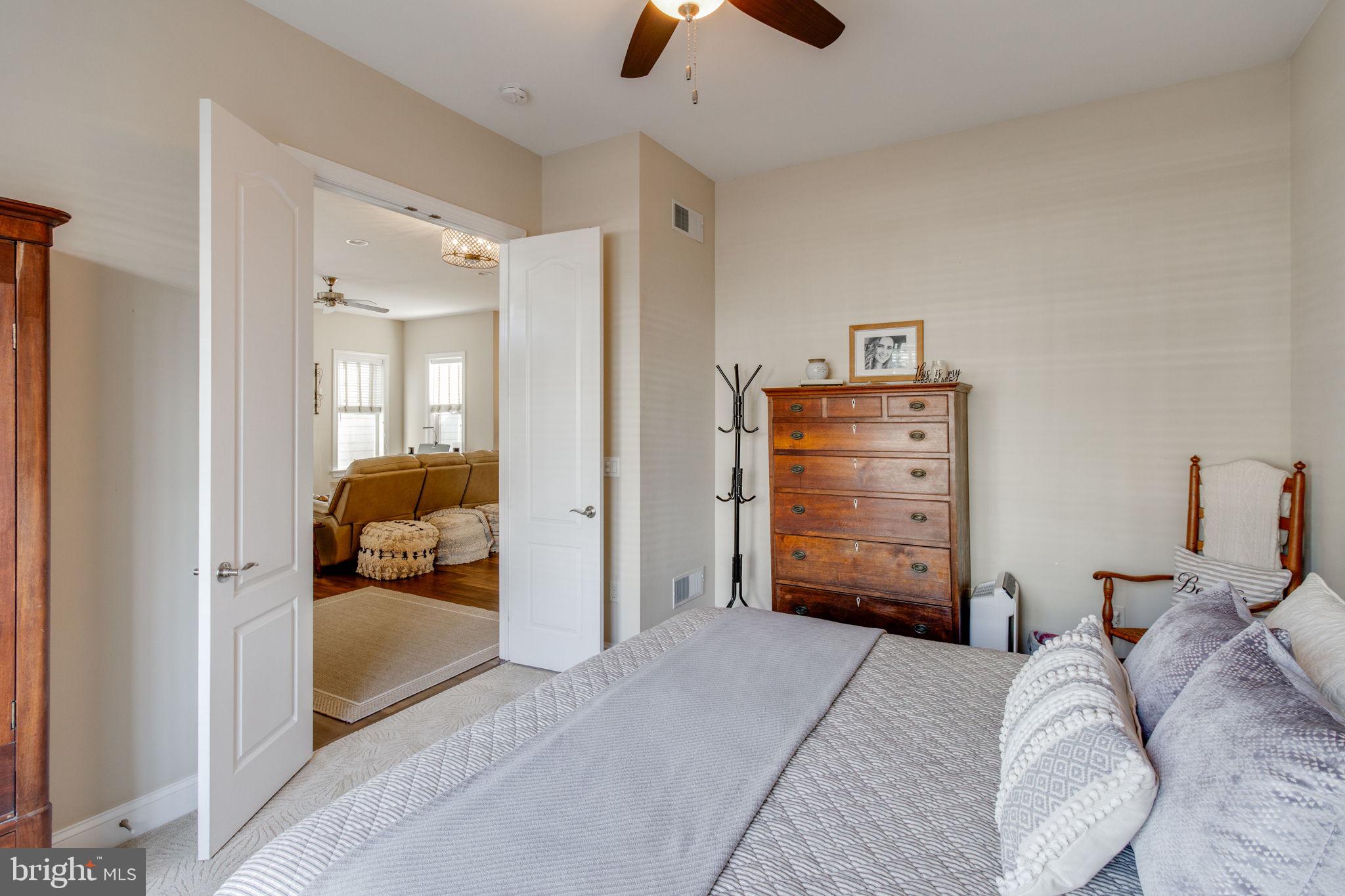 HOME TOWNE SQUARE - Residential