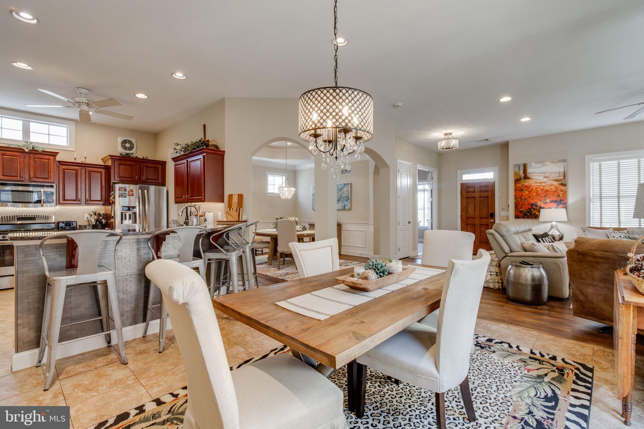 HOME TOWNE SQUARE - Residential