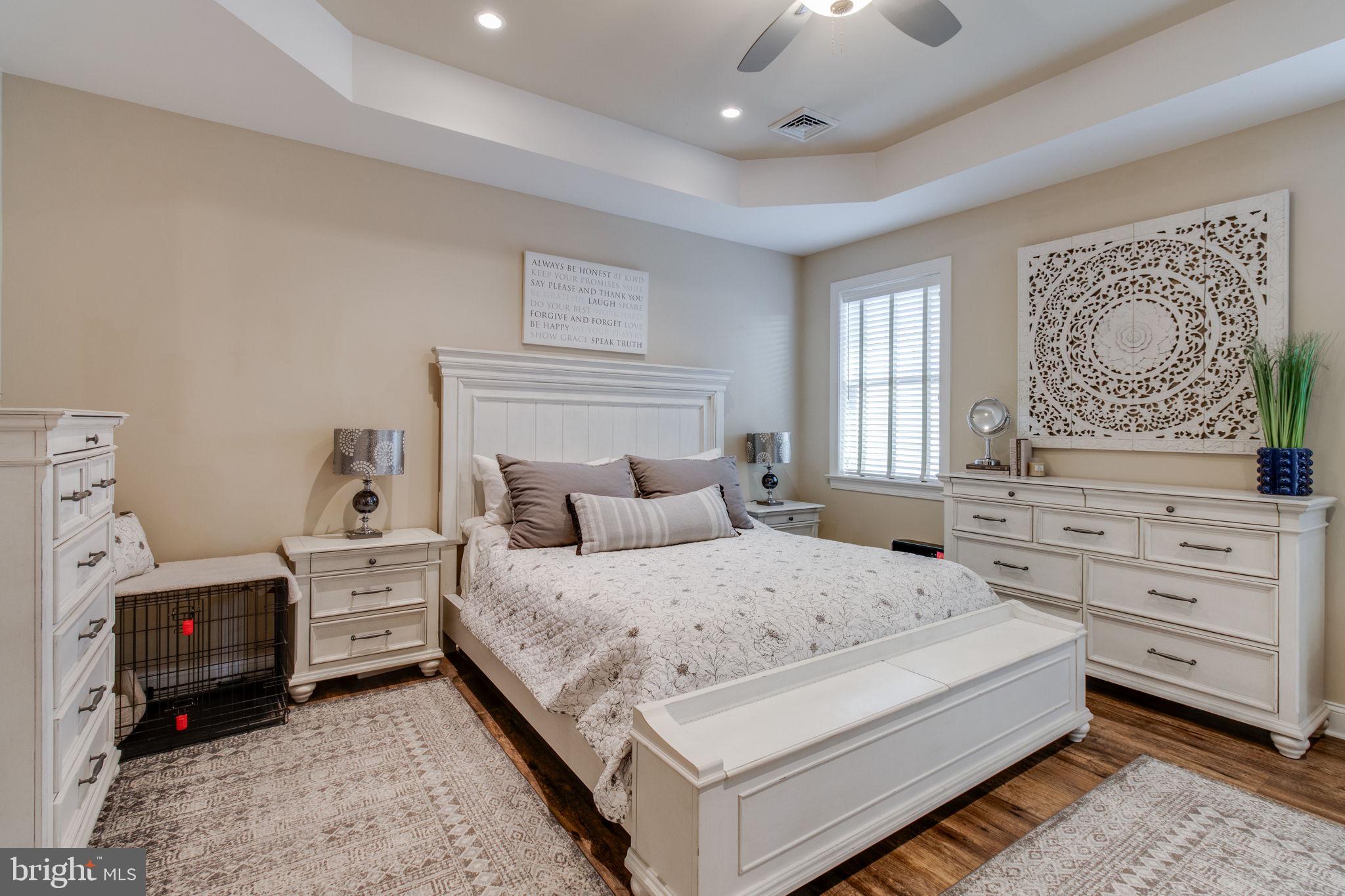 HOME TOWNE SQUARE - Residential