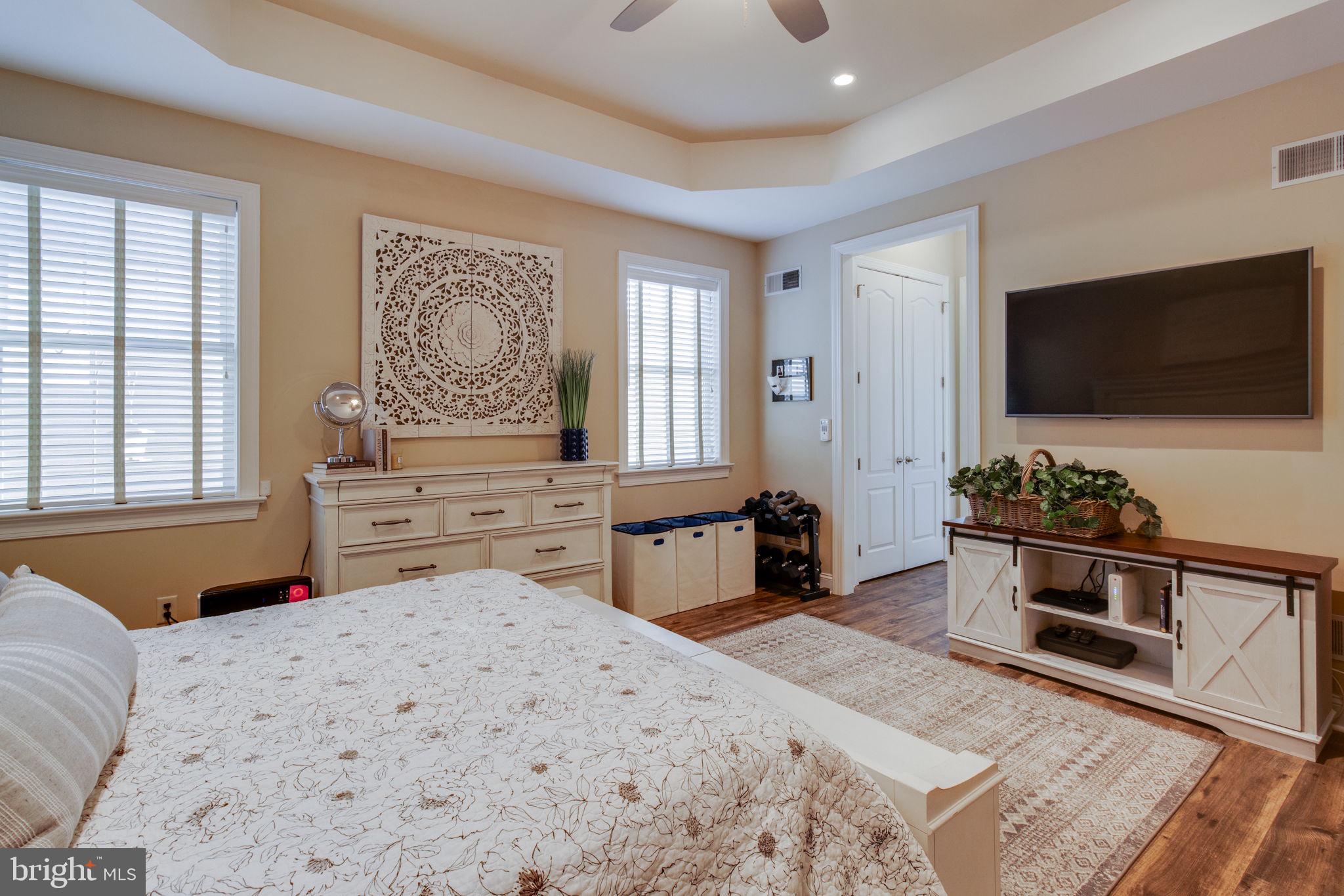 HOME TOWNE SQUARE - Residential