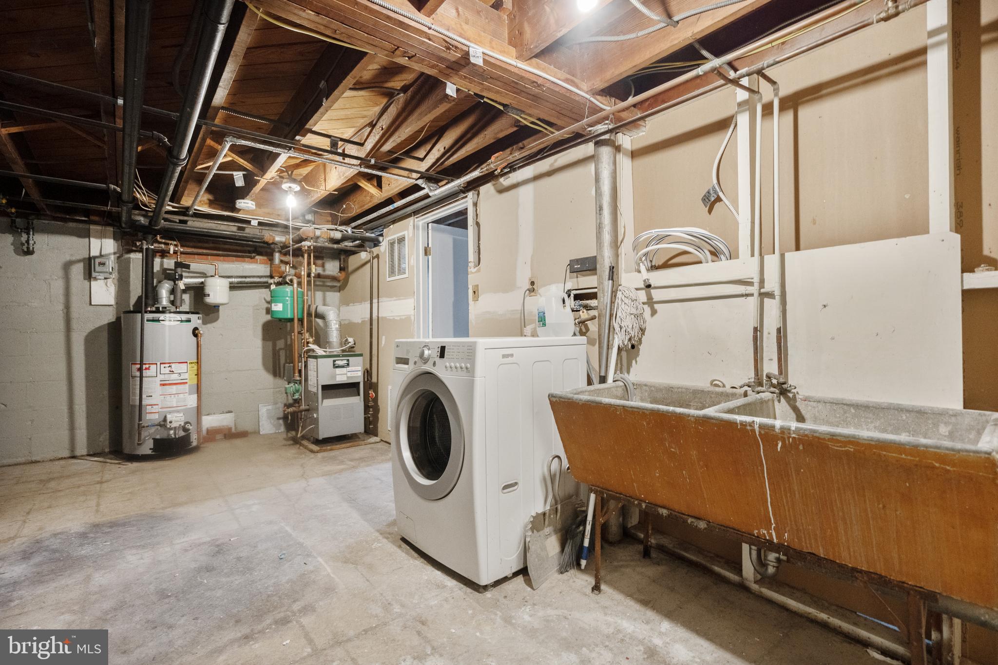 COLLEGE PARK - Residential Lease