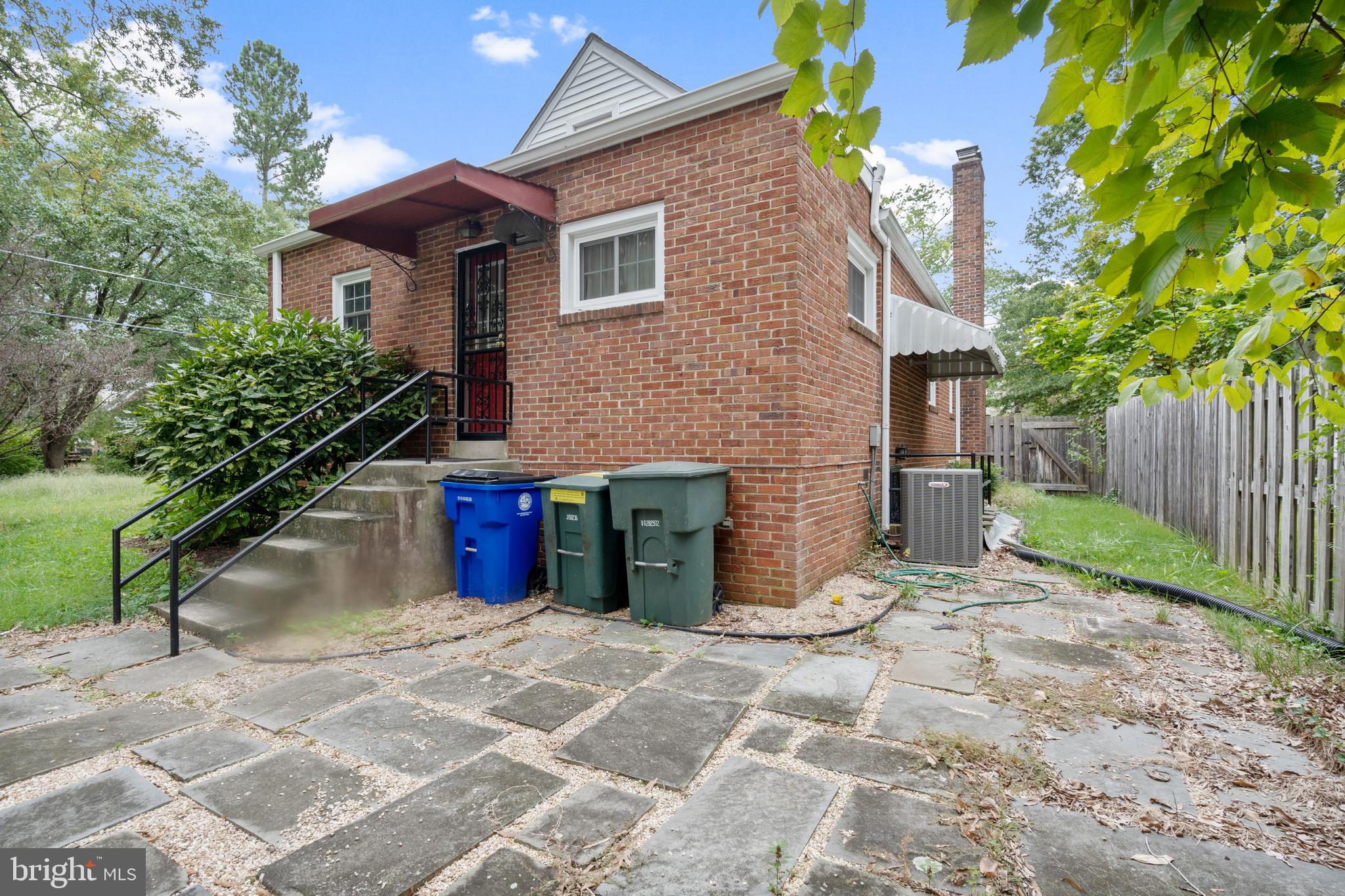 COLLEGE PARK - Residential Lease