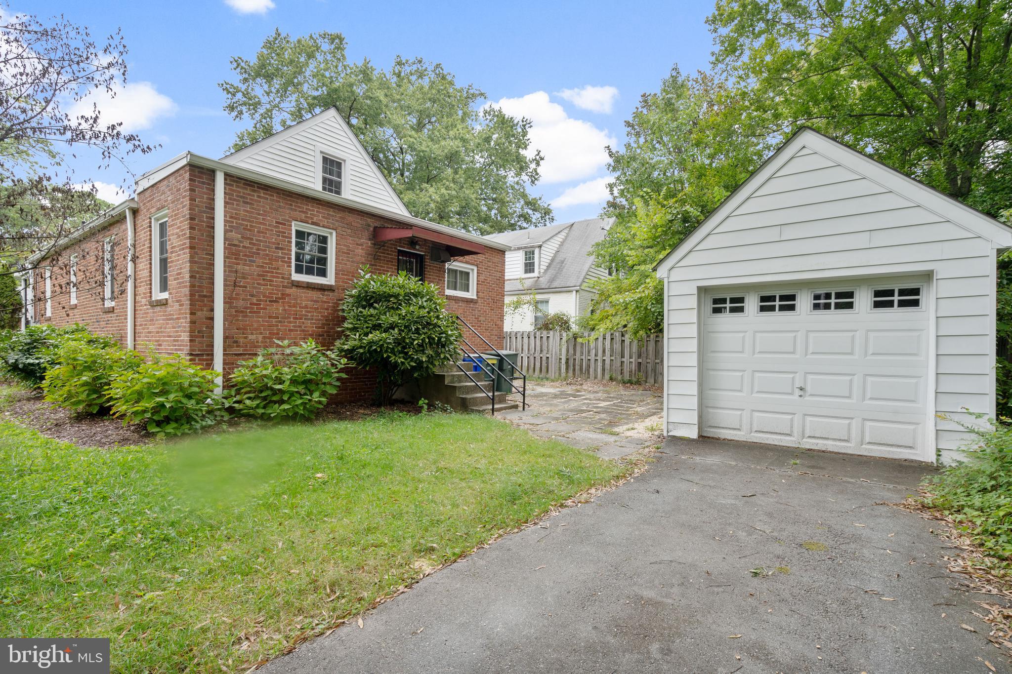 COLLEGE PARK - Residential Lease