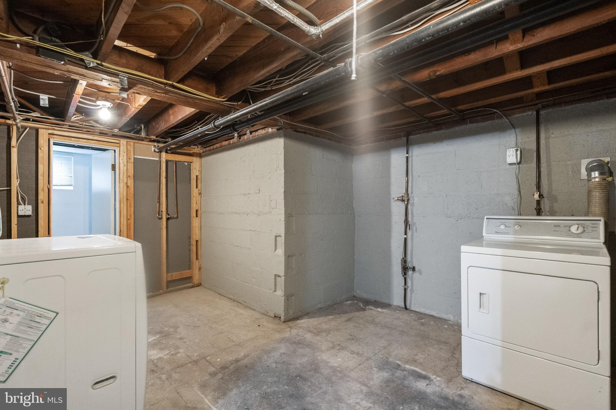 COLLEGE PARK - Residential Lease