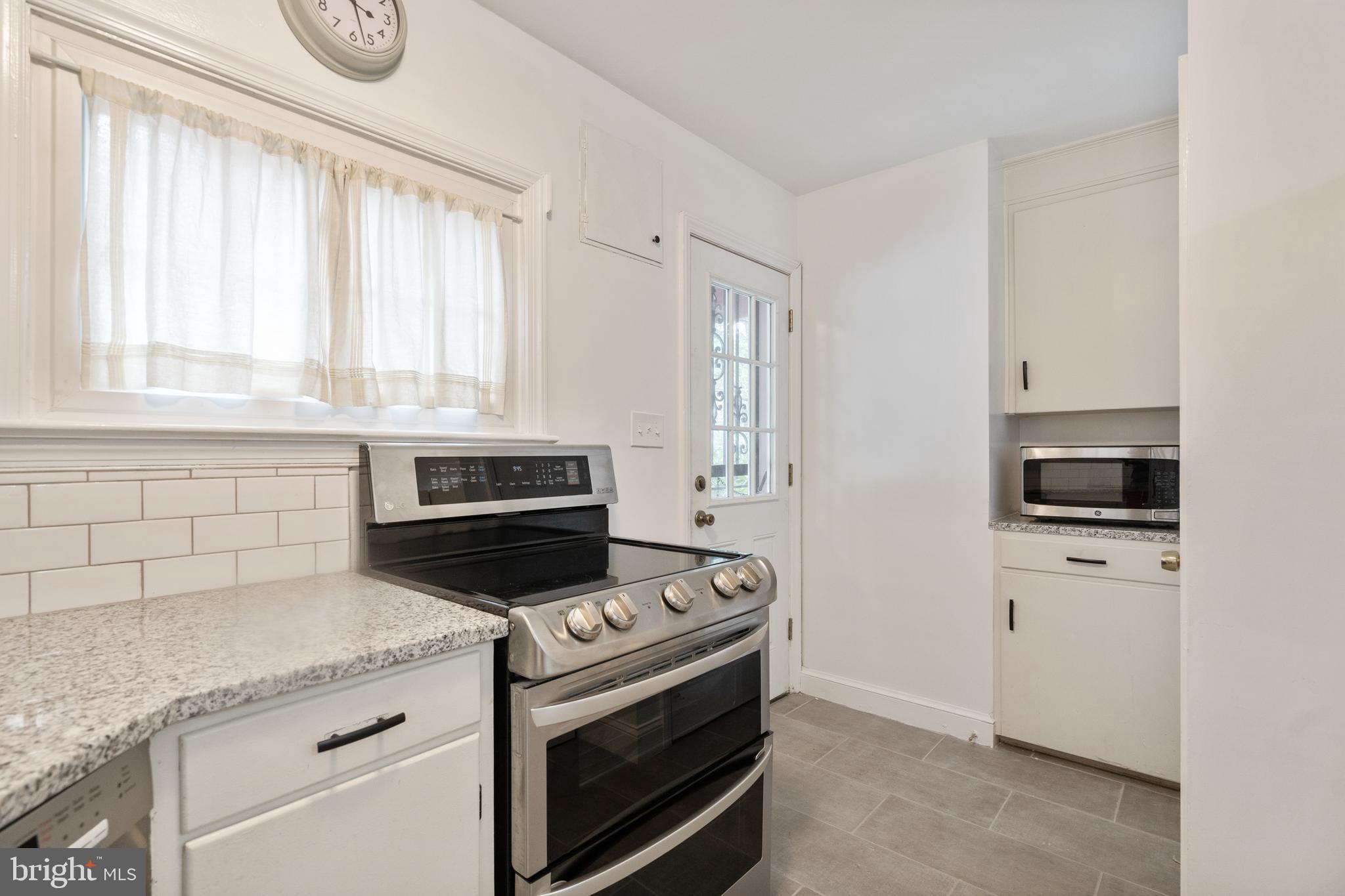 COLLEGE PARK - Residential Lease