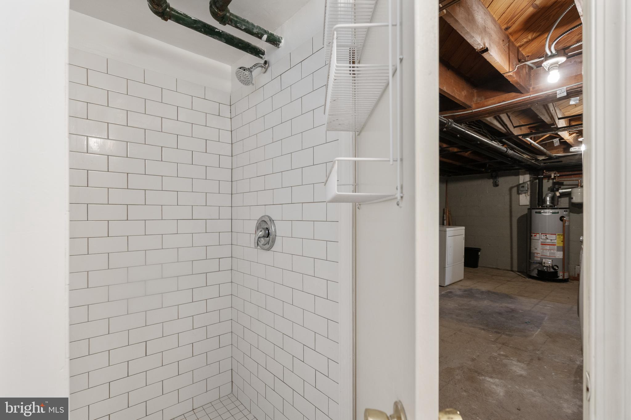 COLLEGE PARK - Residential Lease