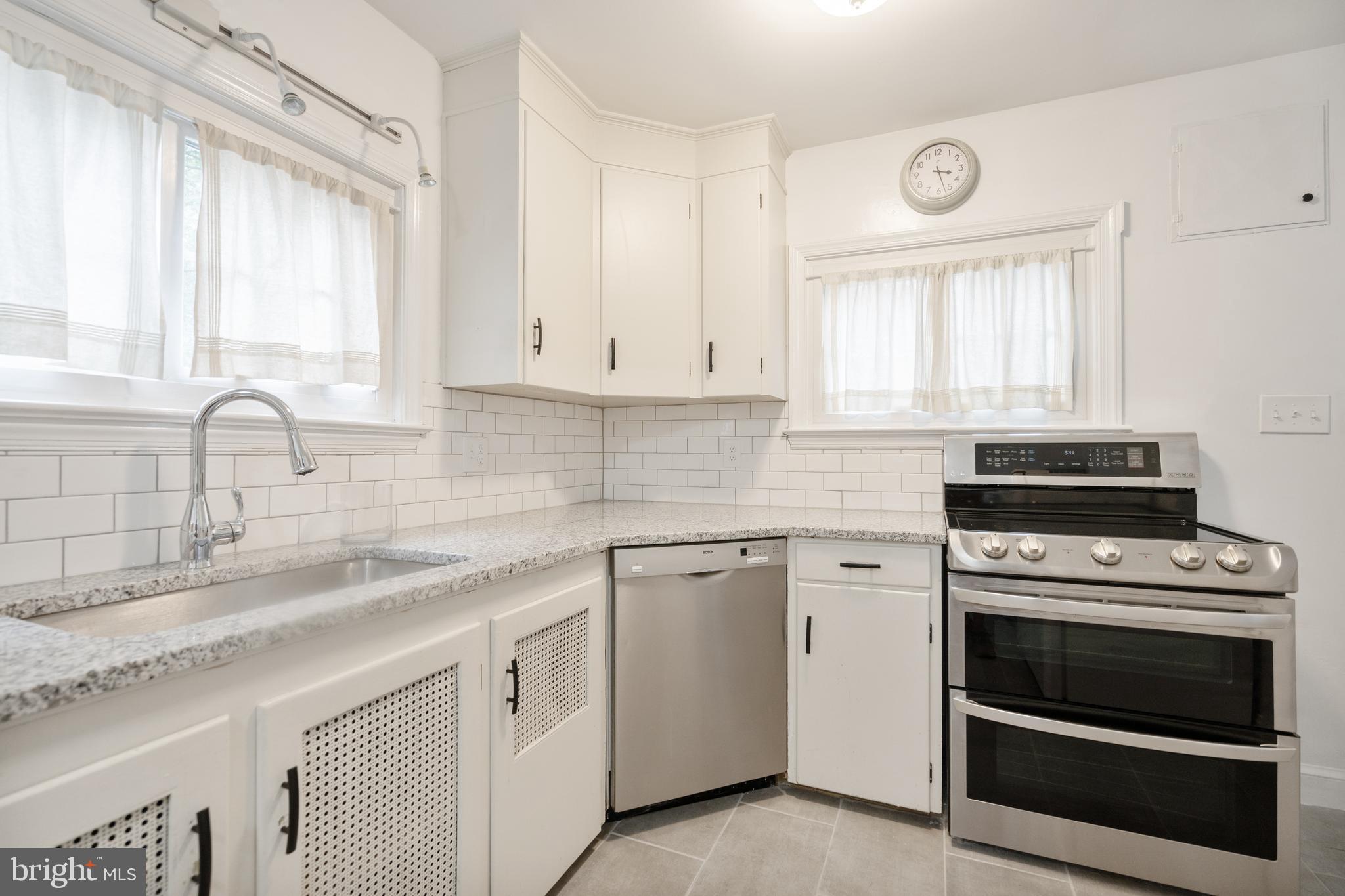 COLLEGE PARK - Residential Lease