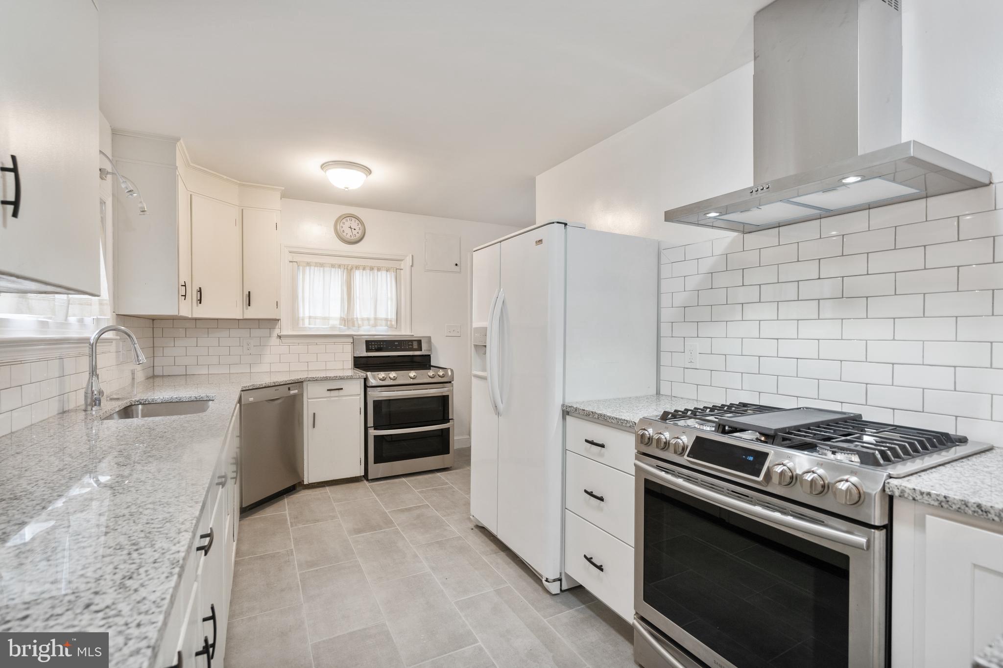 COLLEGE PARK - Residential Lease