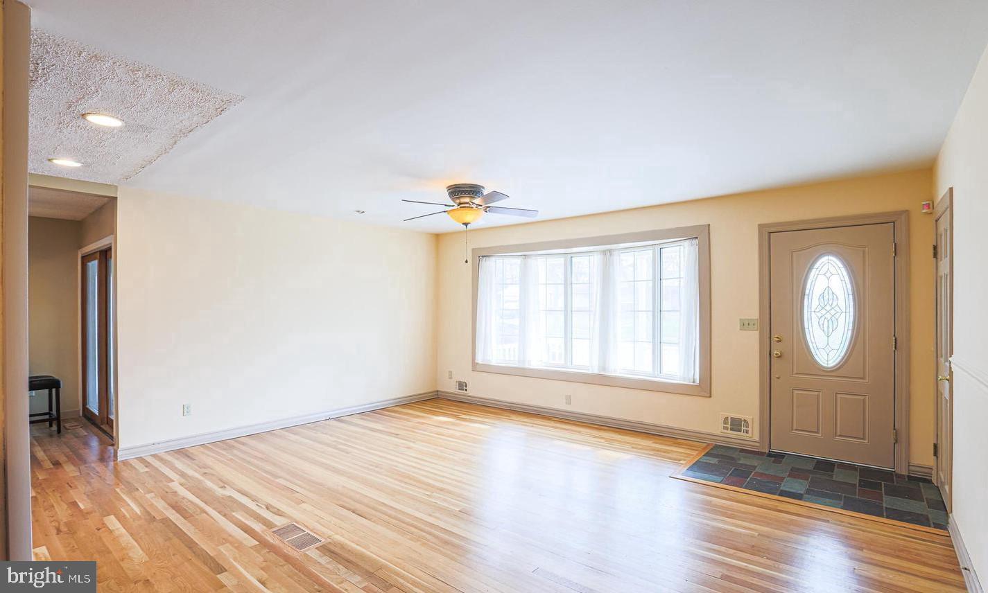 HARWOOD MANOR - Residential