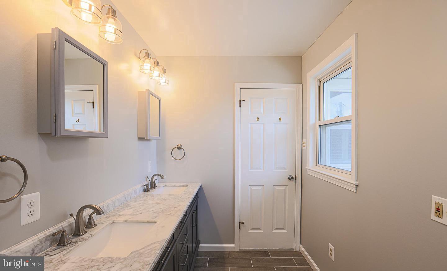 HARWOOD MANOR - Residential