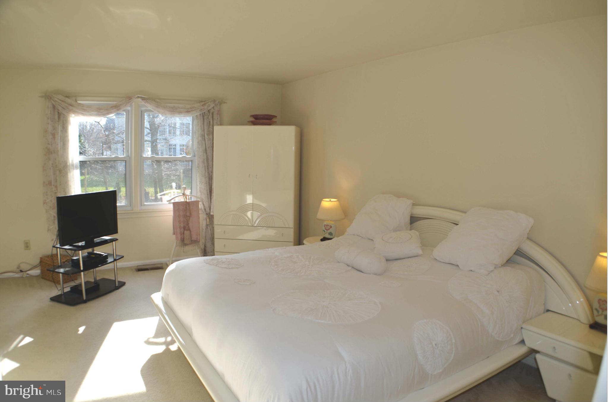 FOX MILL ESTATES - Residential