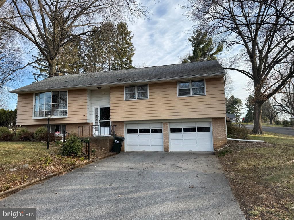Photo of 419 Eshleman Drive, LITITZ, PA 17543 (MLS # PALA2066782)