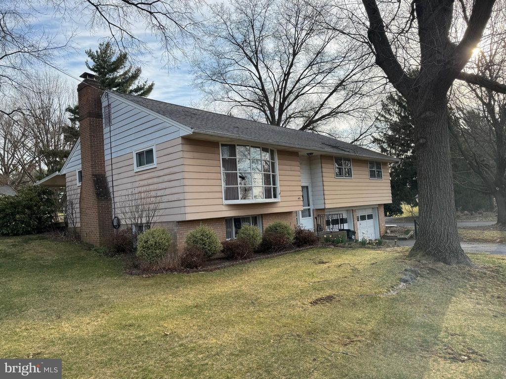 Photo of 419 Eshleman Drive, LITITZ, PA 17543 (MLS # PALA2066782)