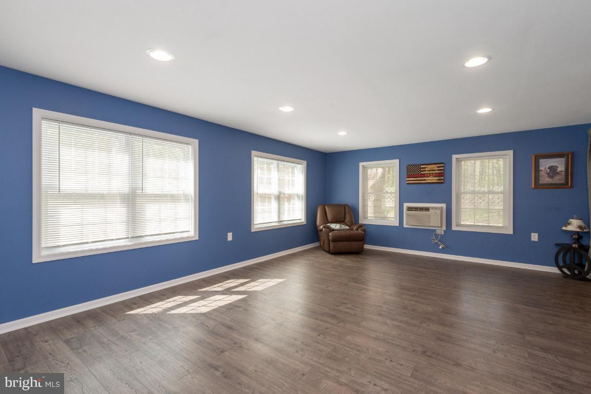 ROMANCOKE ON THE BAY - Residential