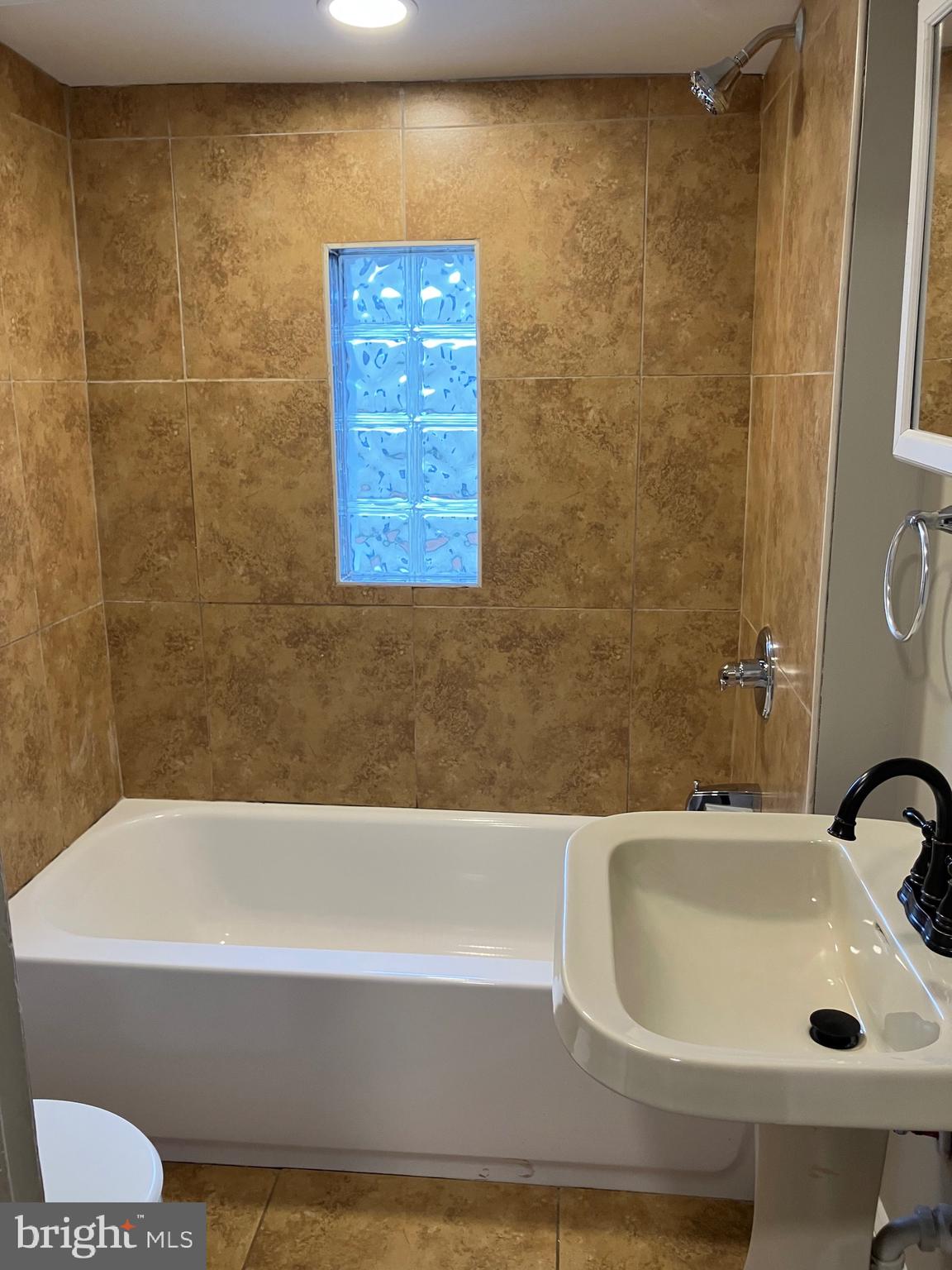 KENSINGTON - Residential Lease