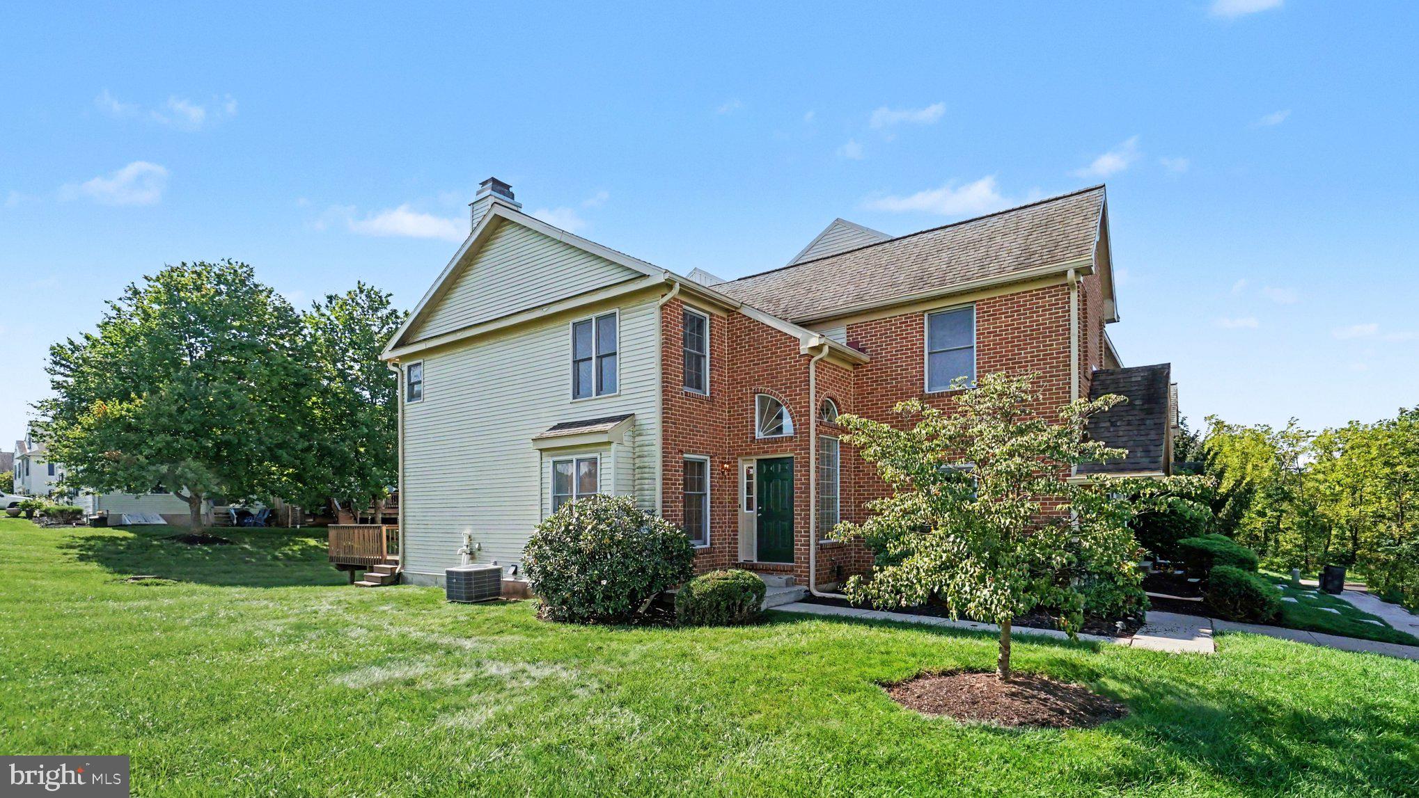 554 GREENWOOD COURT