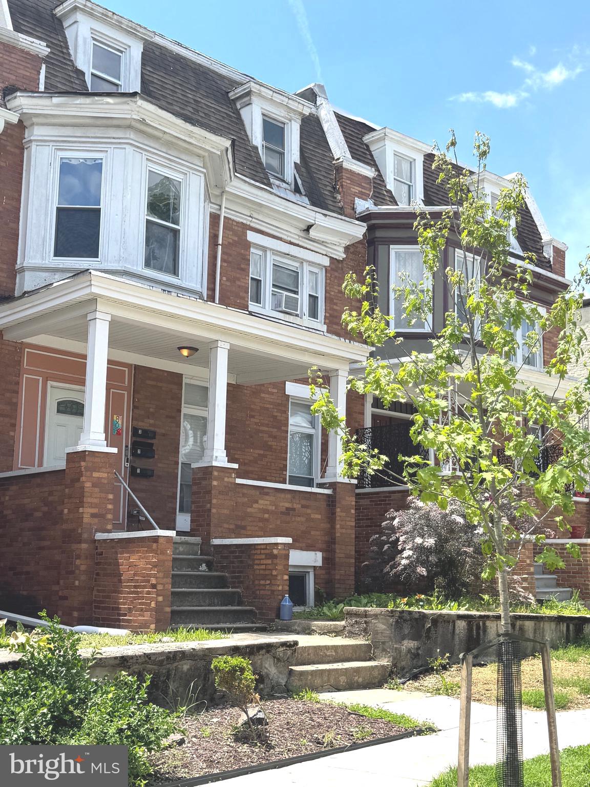 3rd floor 1 bedroom/1 bath apartment located in Reservoir Hill. Recently updated with new appliances, and refinished original hardwood floors. Convenient to public transportation, Close to mica school,I-83, and Druid Hill Park.