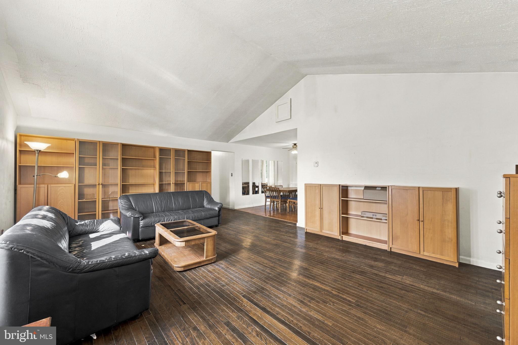 180 COLLEGE CIRCLE
