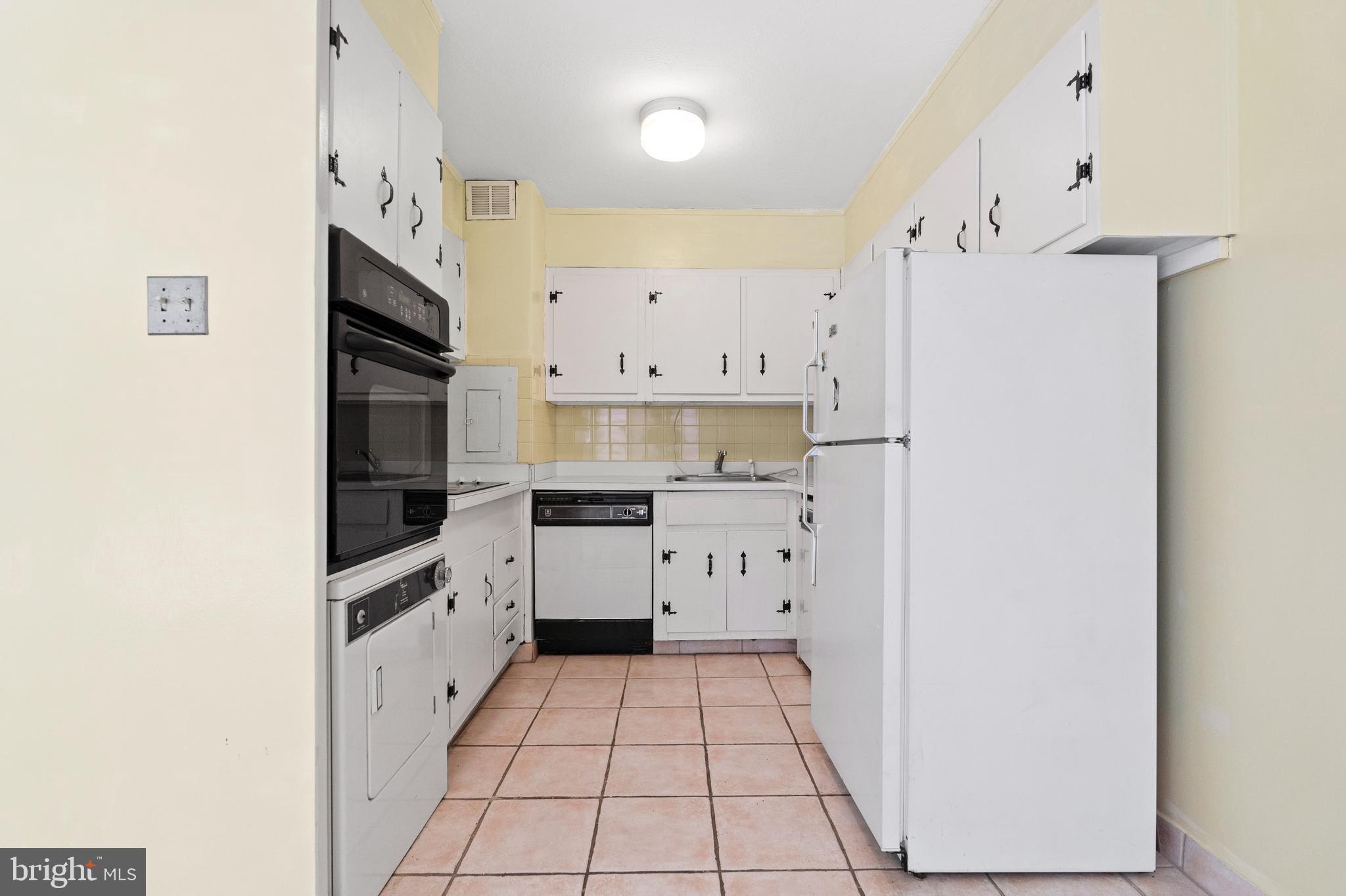 1900 JOHN F KENNEDY BOULEVARD 806