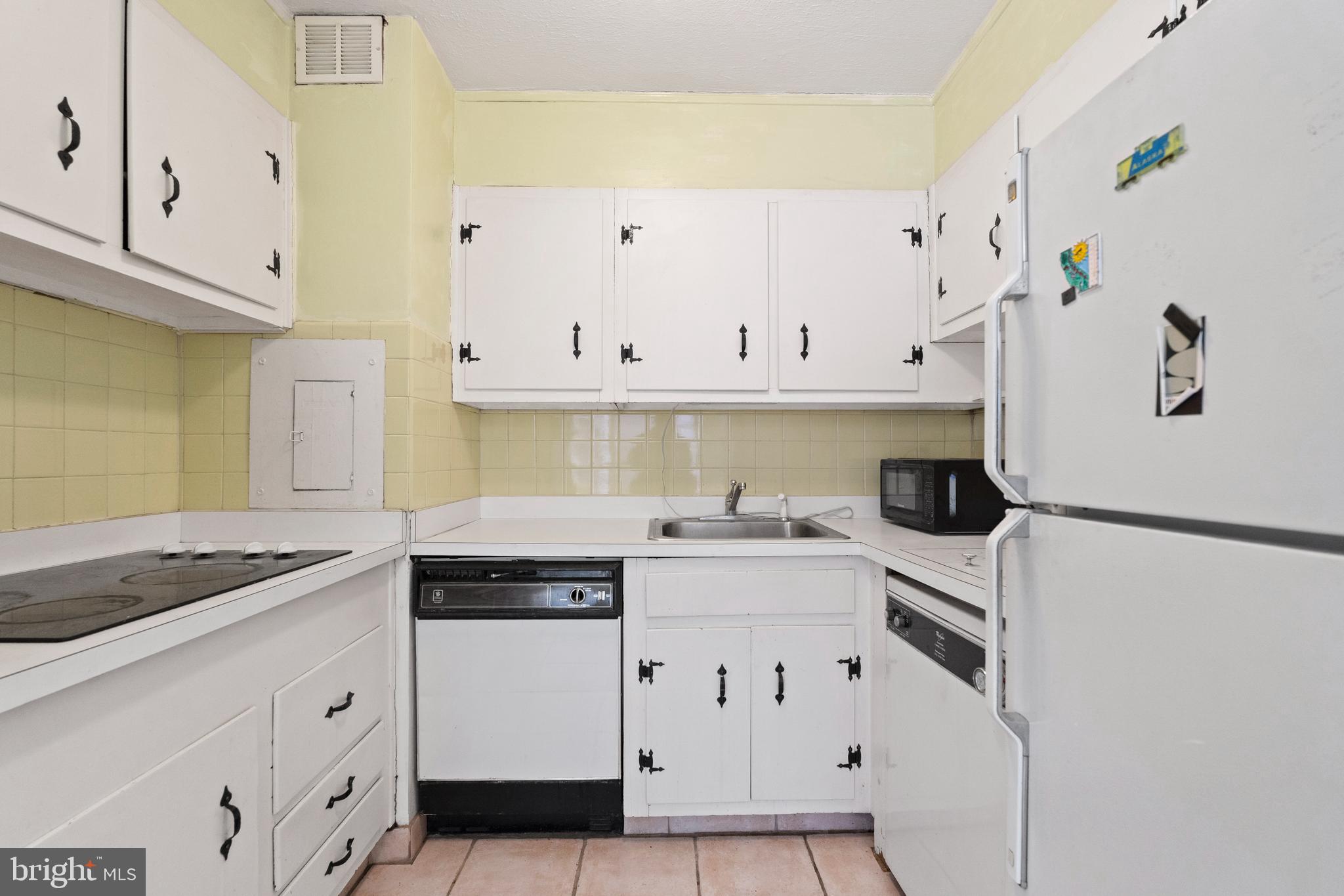 1900 JOHN F KENNEDY BOULEVARD 806