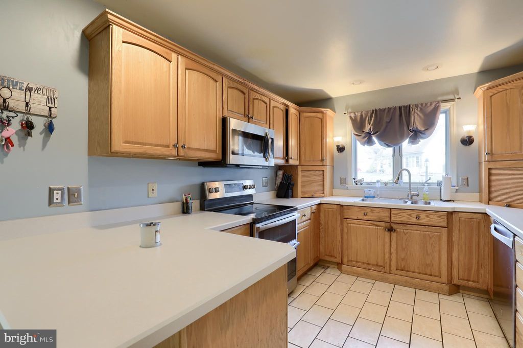 Photo of 3200 GREENRIDGE DR, LANCASTER, PA 17601 (MLS # PALA2032342)