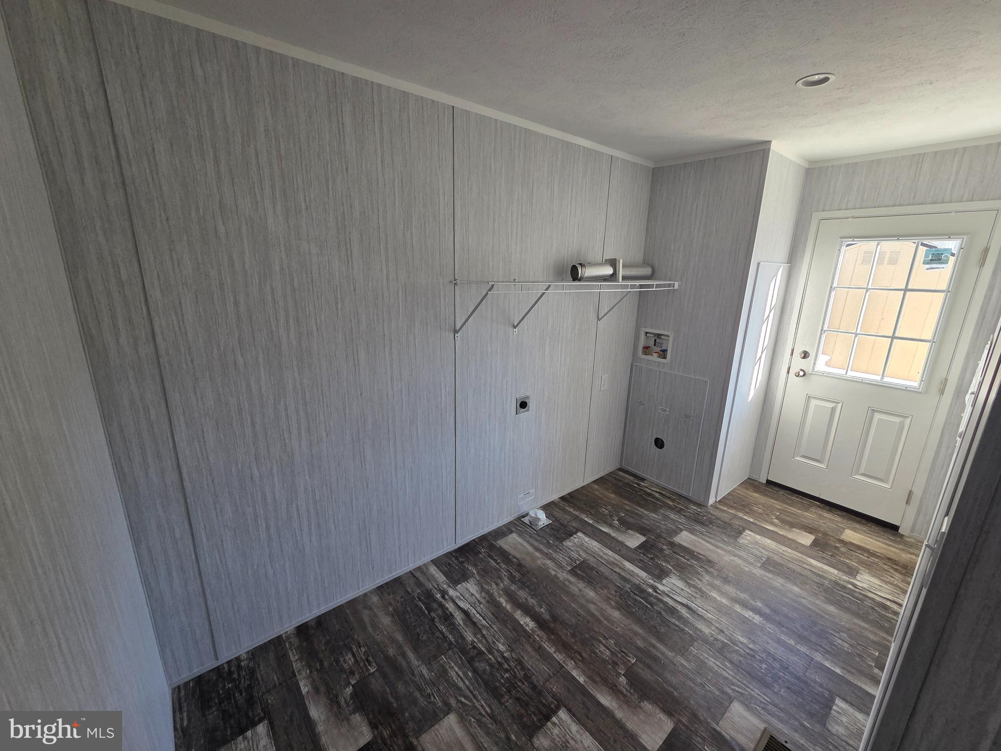 MELODYLAKESCNTRYCLUB - Residential