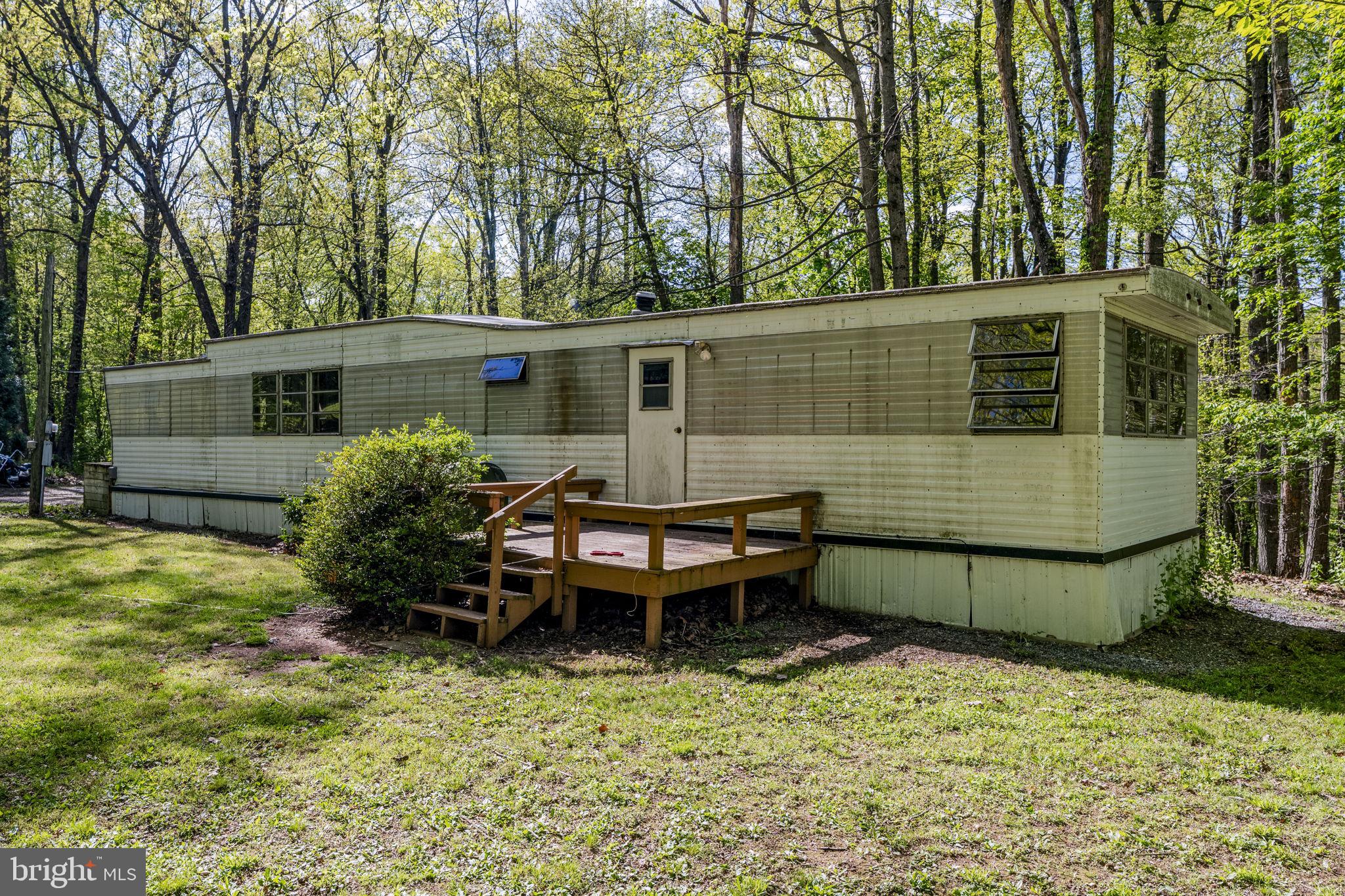 1528 HILLTOP ROAD