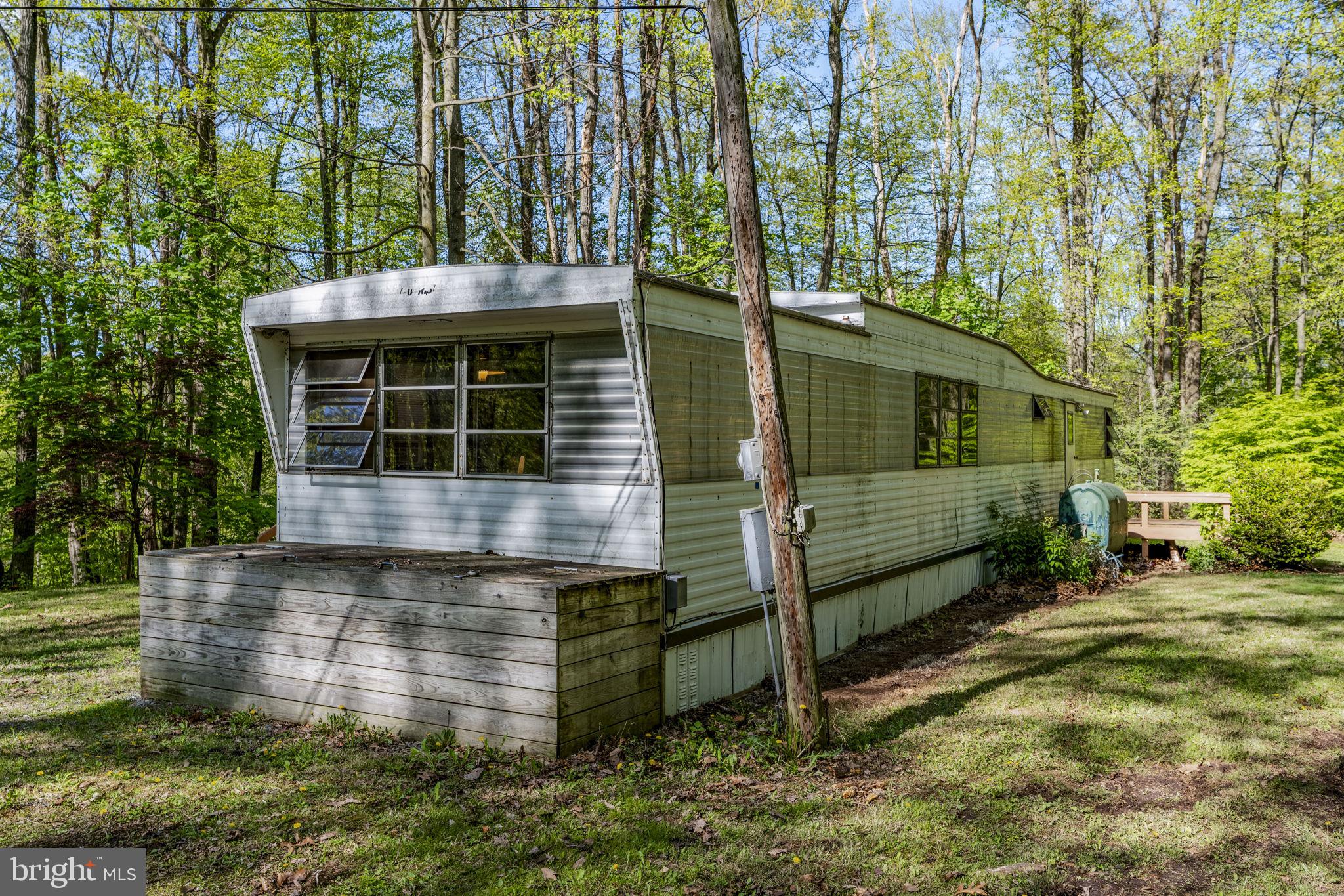 1528 HILLTOP ROAD