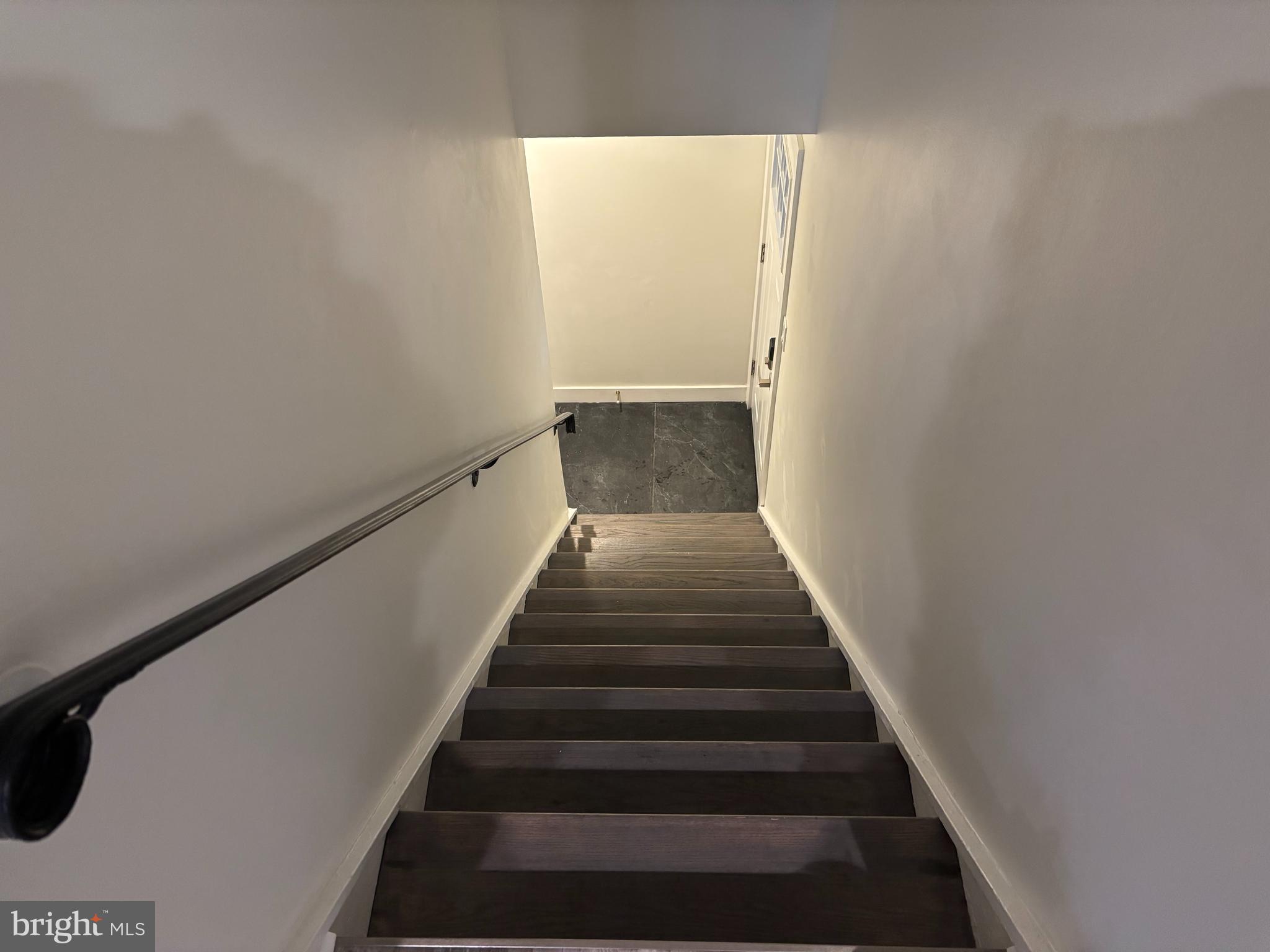 LOG COLLEGE - Residential Lease