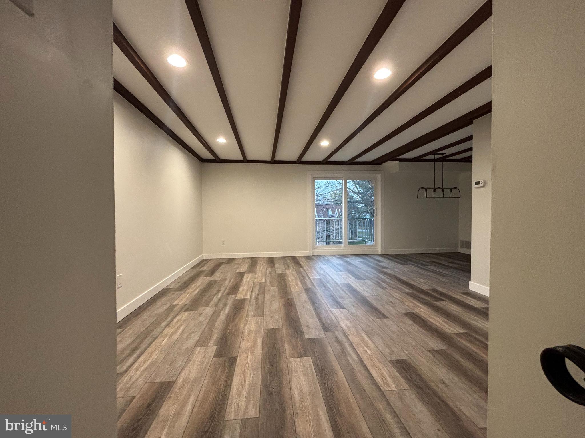 LOG COLLEGE - Residential Lease