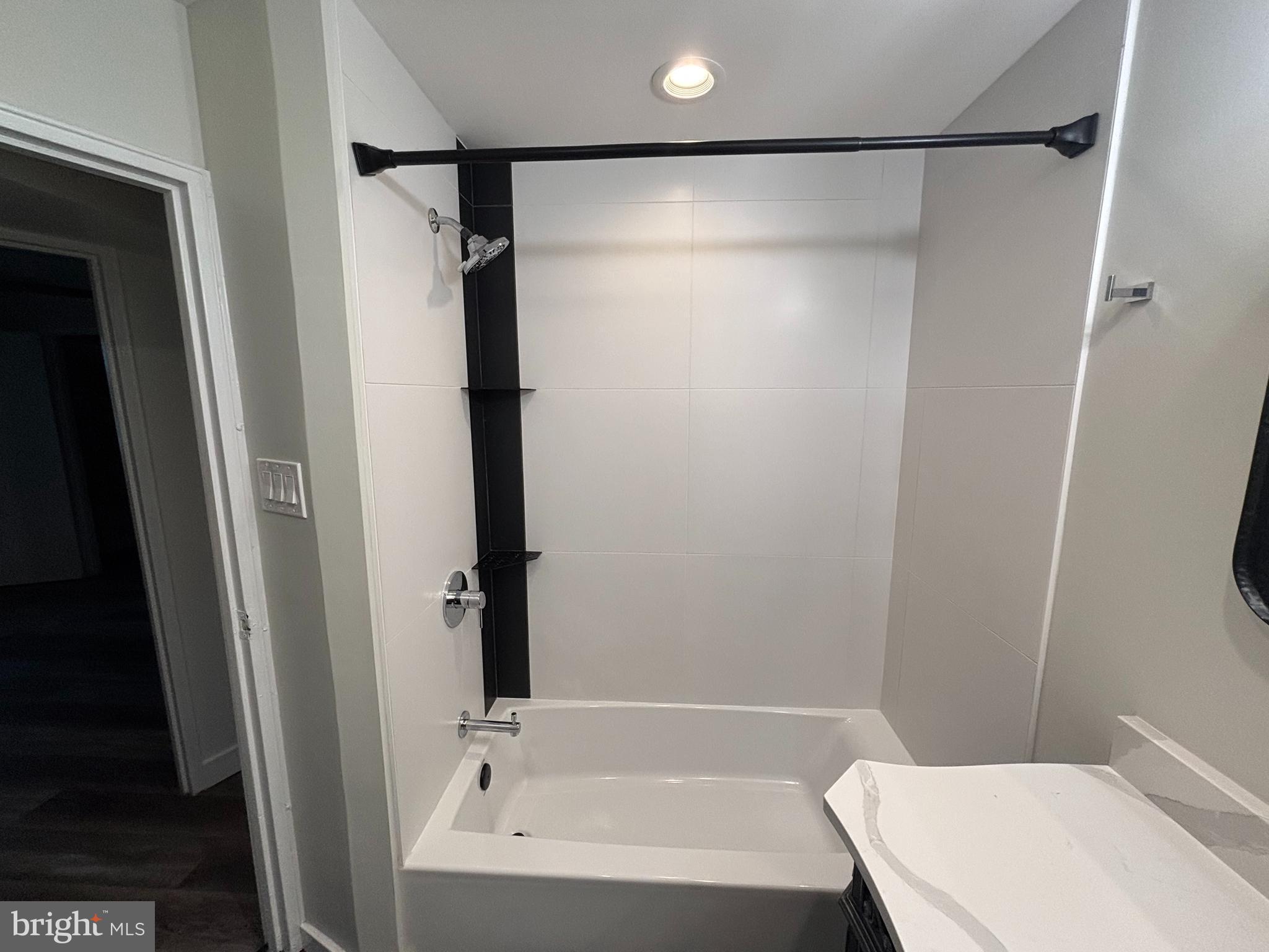 LOG COLLEGE - Residential Lease